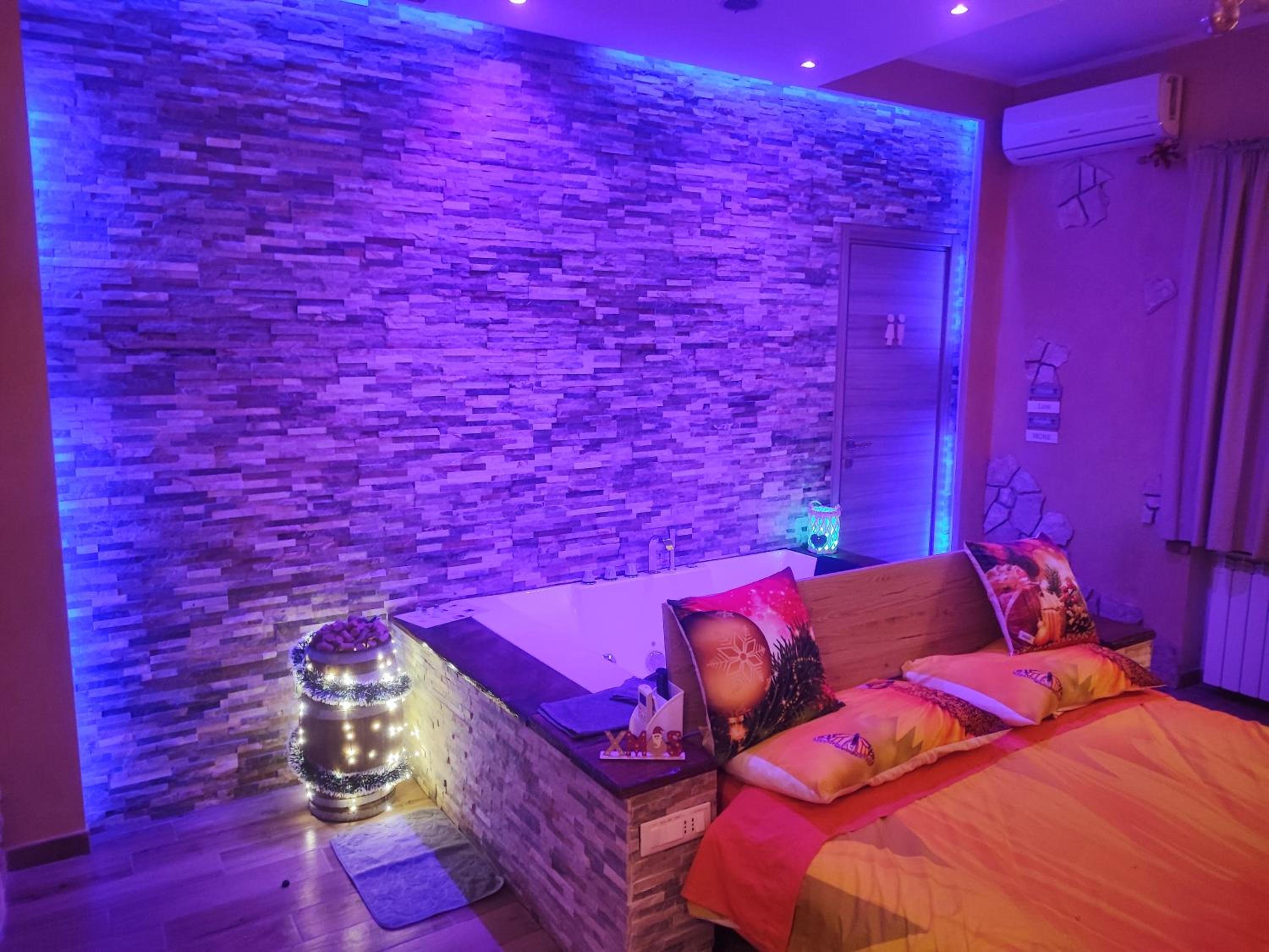 Suite With Hot Tub