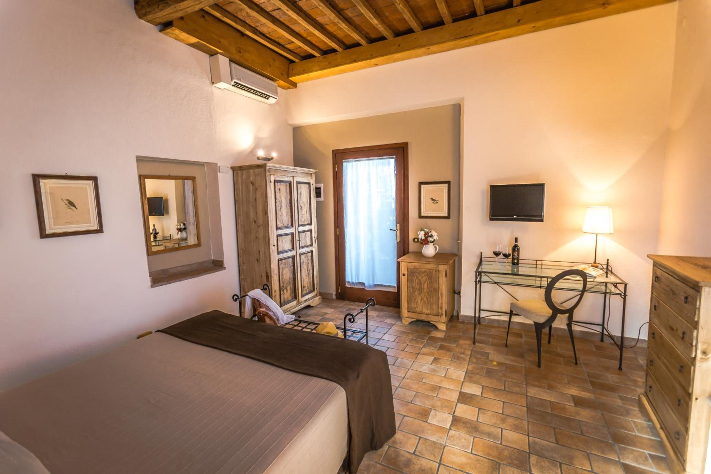 Standard Double Room - Photo 4