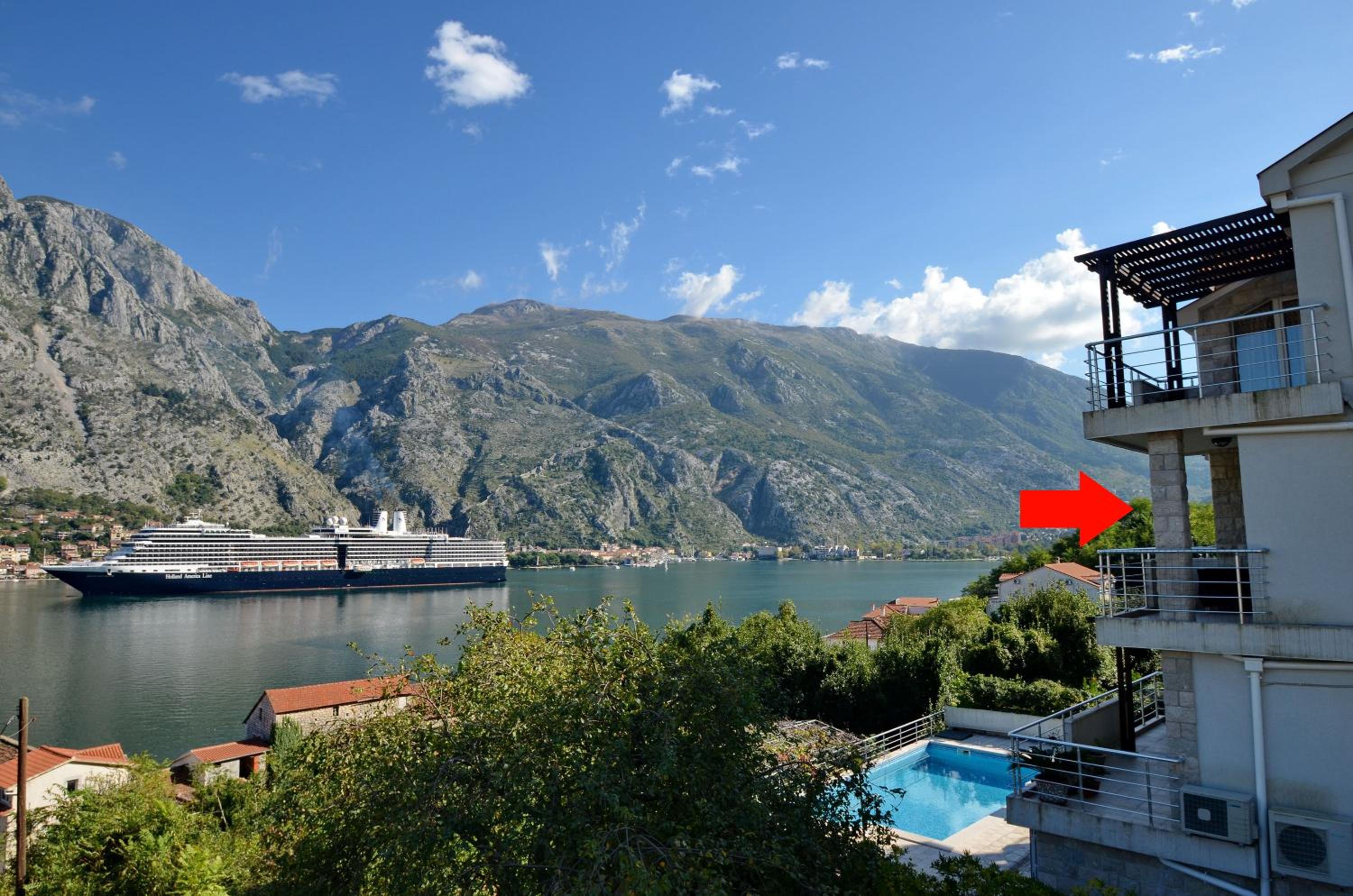 Comfort One-Bedroom Apartment with Balcony photo 3