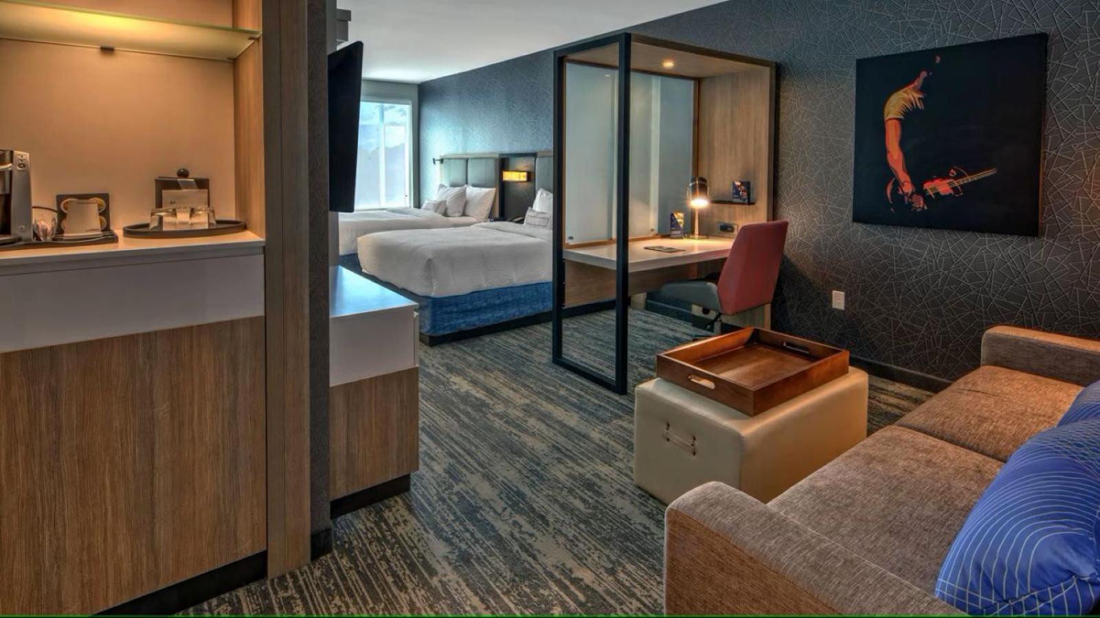 Queen Suite with Roll-In Shower - Mobility/Hearing Accessible - Photo 3