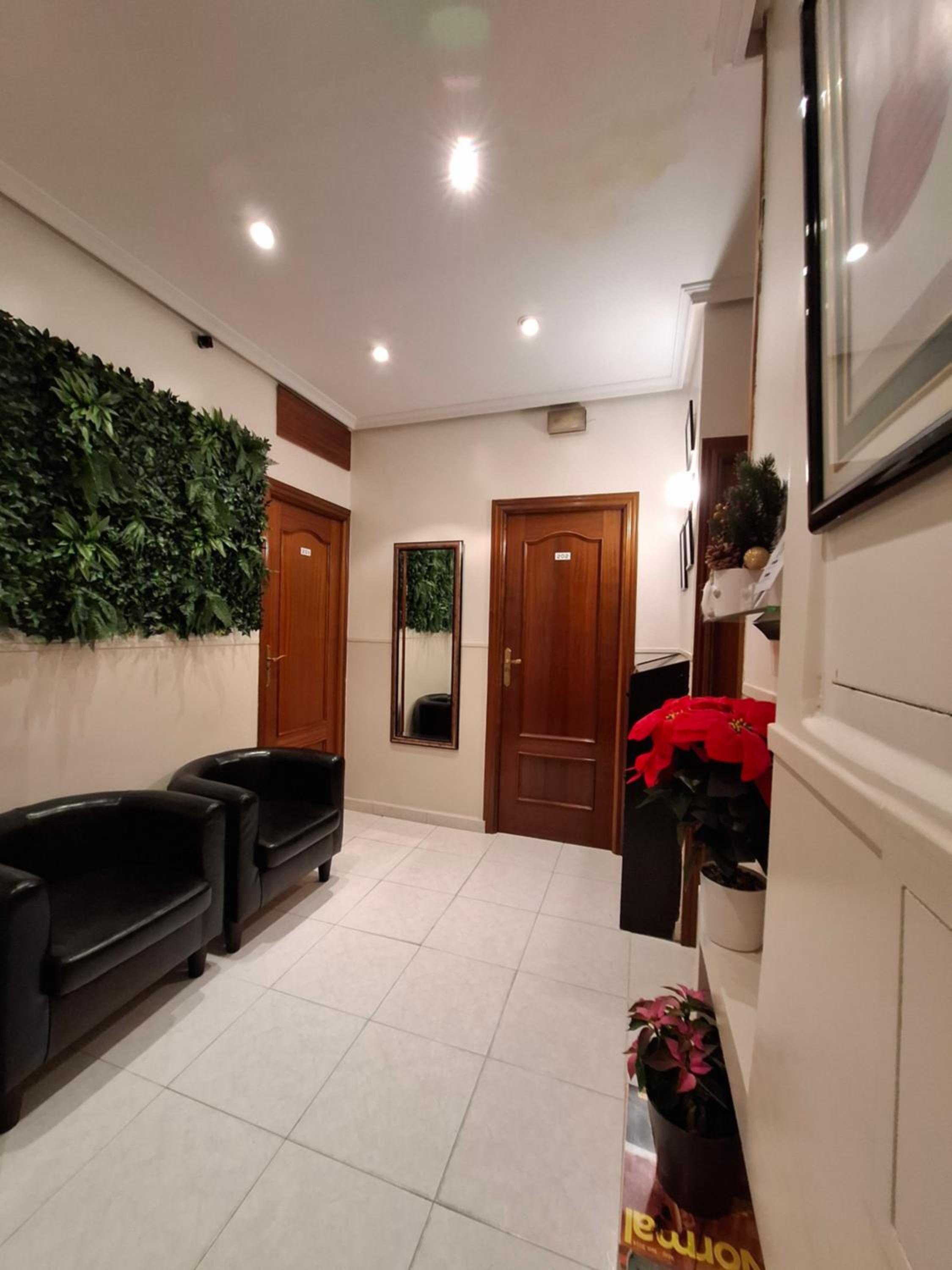 Single Room with Private Bathroom photo 2