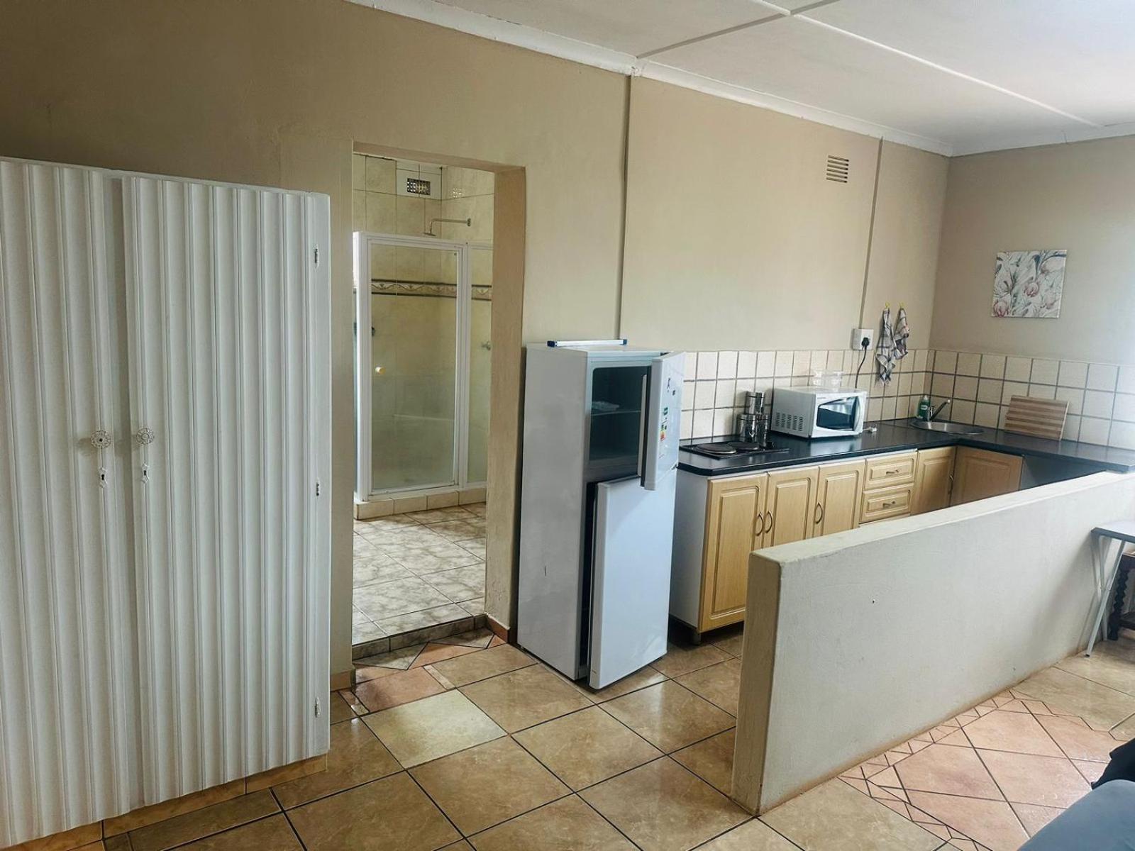 Standard Triple Room - Photo 3