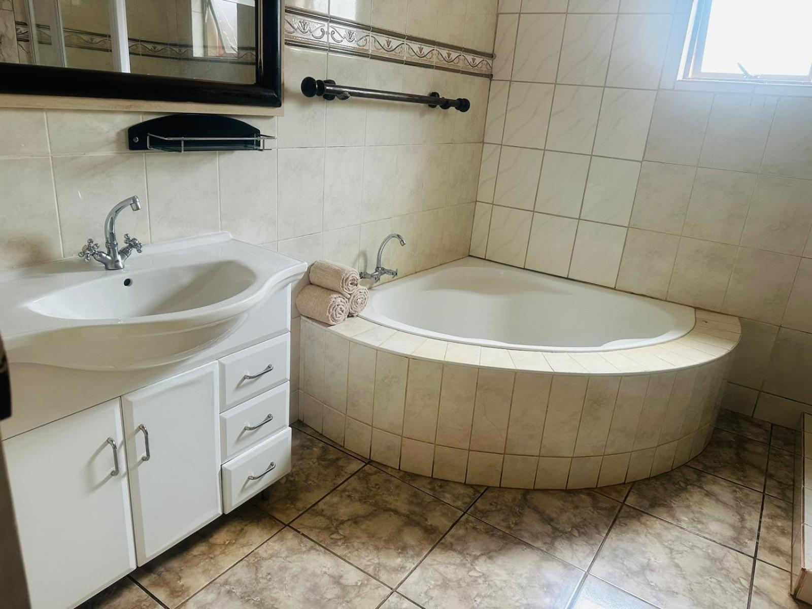 Standard Triple Room - Photo 4