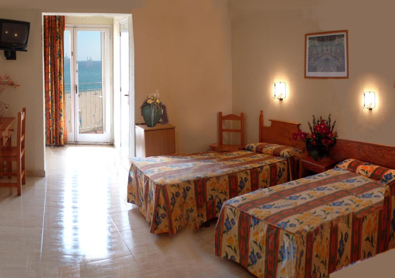 Triple Room (3 Adults) - Photo 1