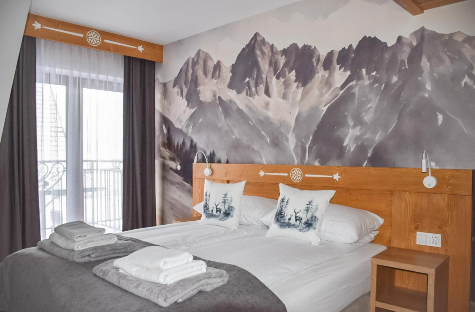 Deluxe Double Room with Balcony photo 2
