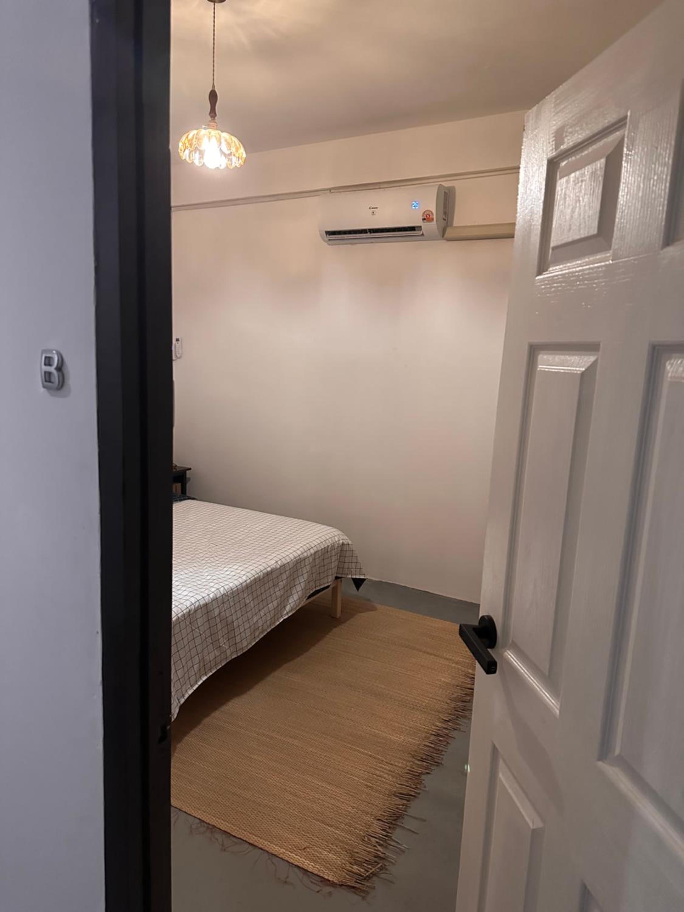 Double Room with Shared Bathroom photo 2