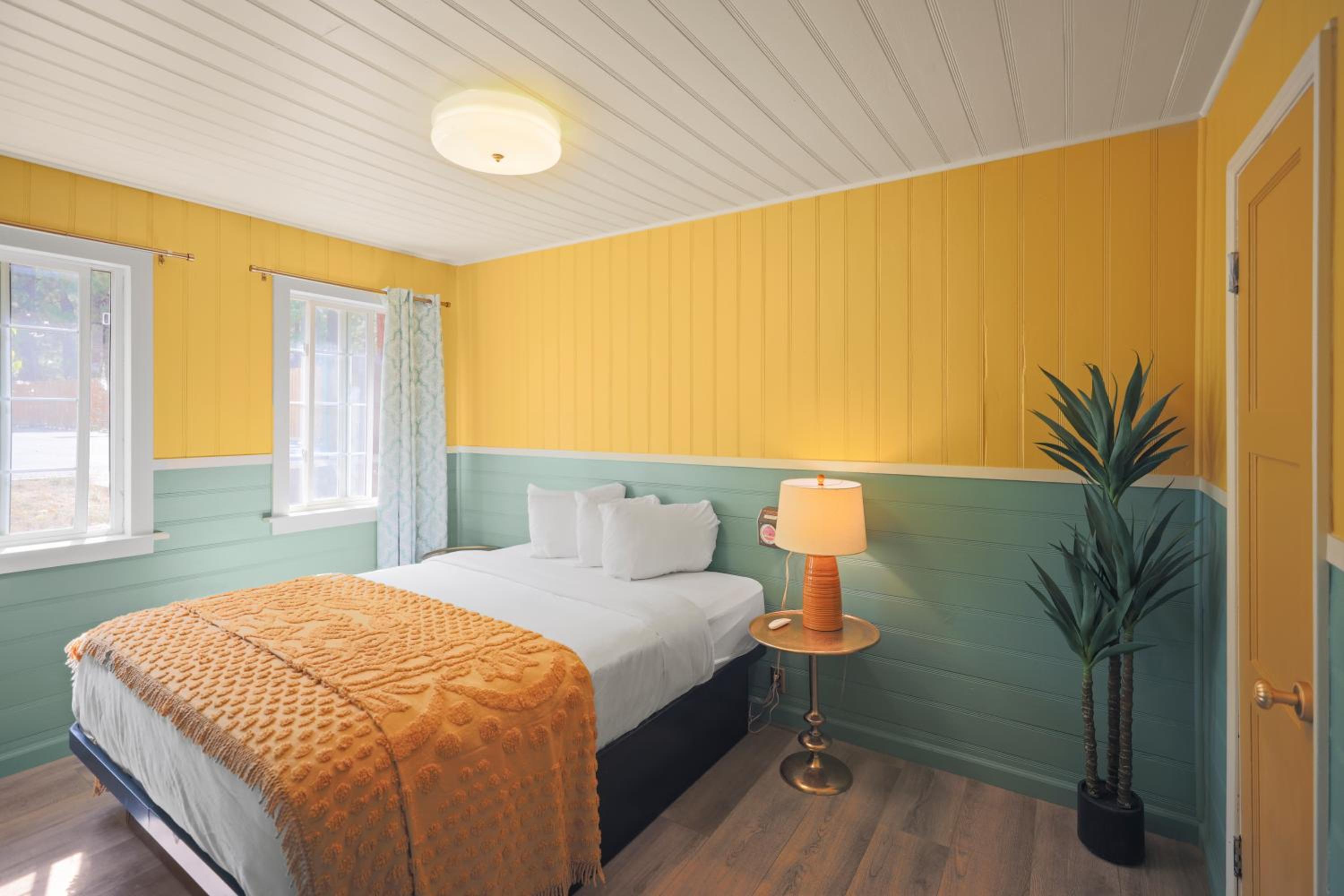 Two-Bedroom House - Photo 1