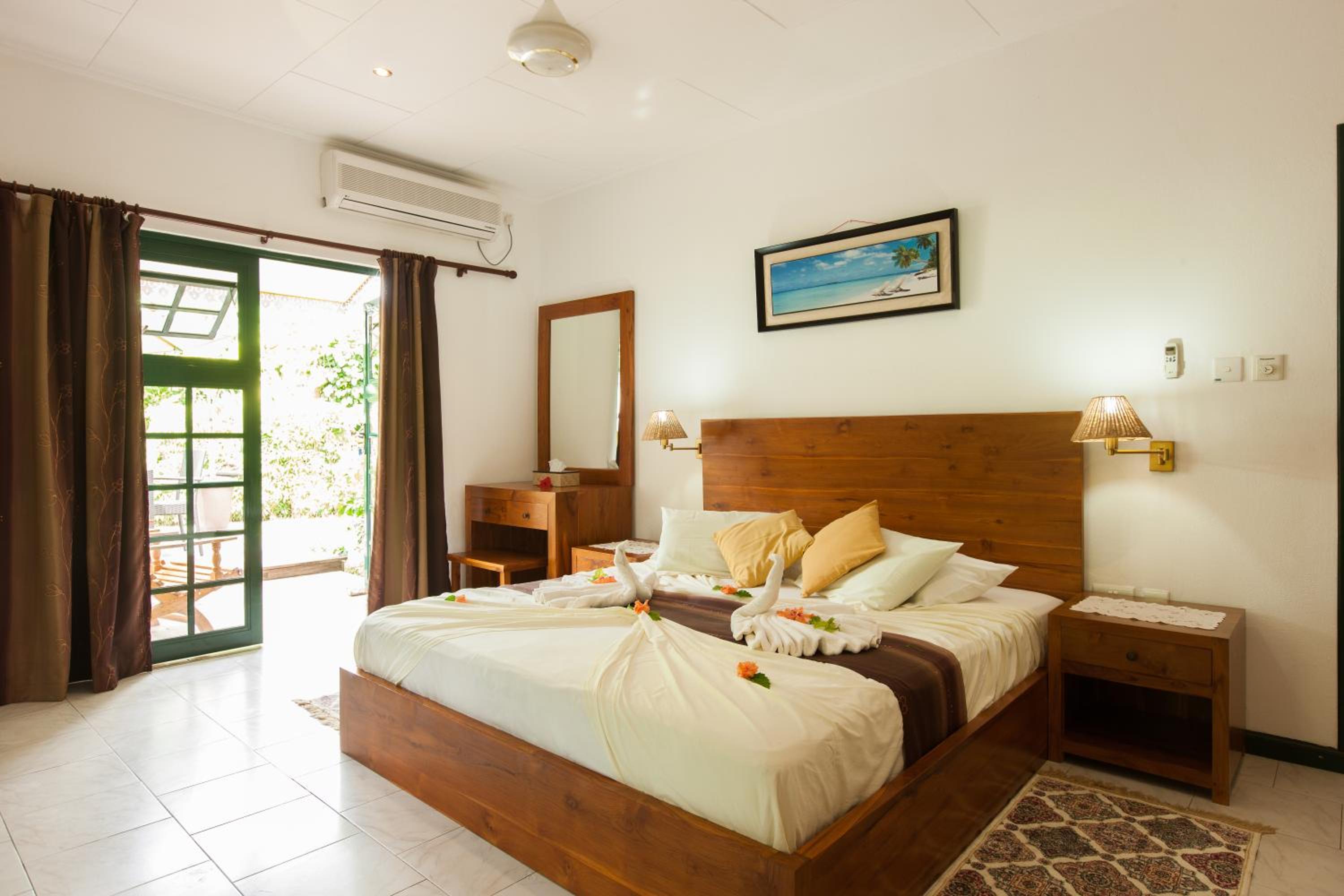 Family Room with Terrace photo 3