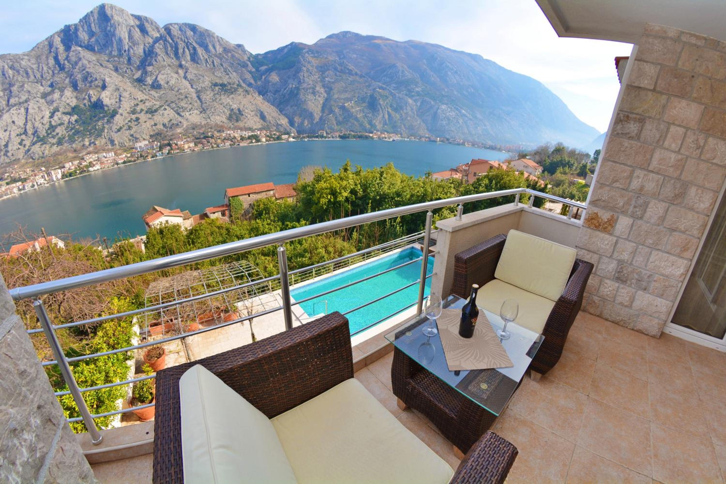 Comfort One-Bedroom Apartment with Balcony photo 2