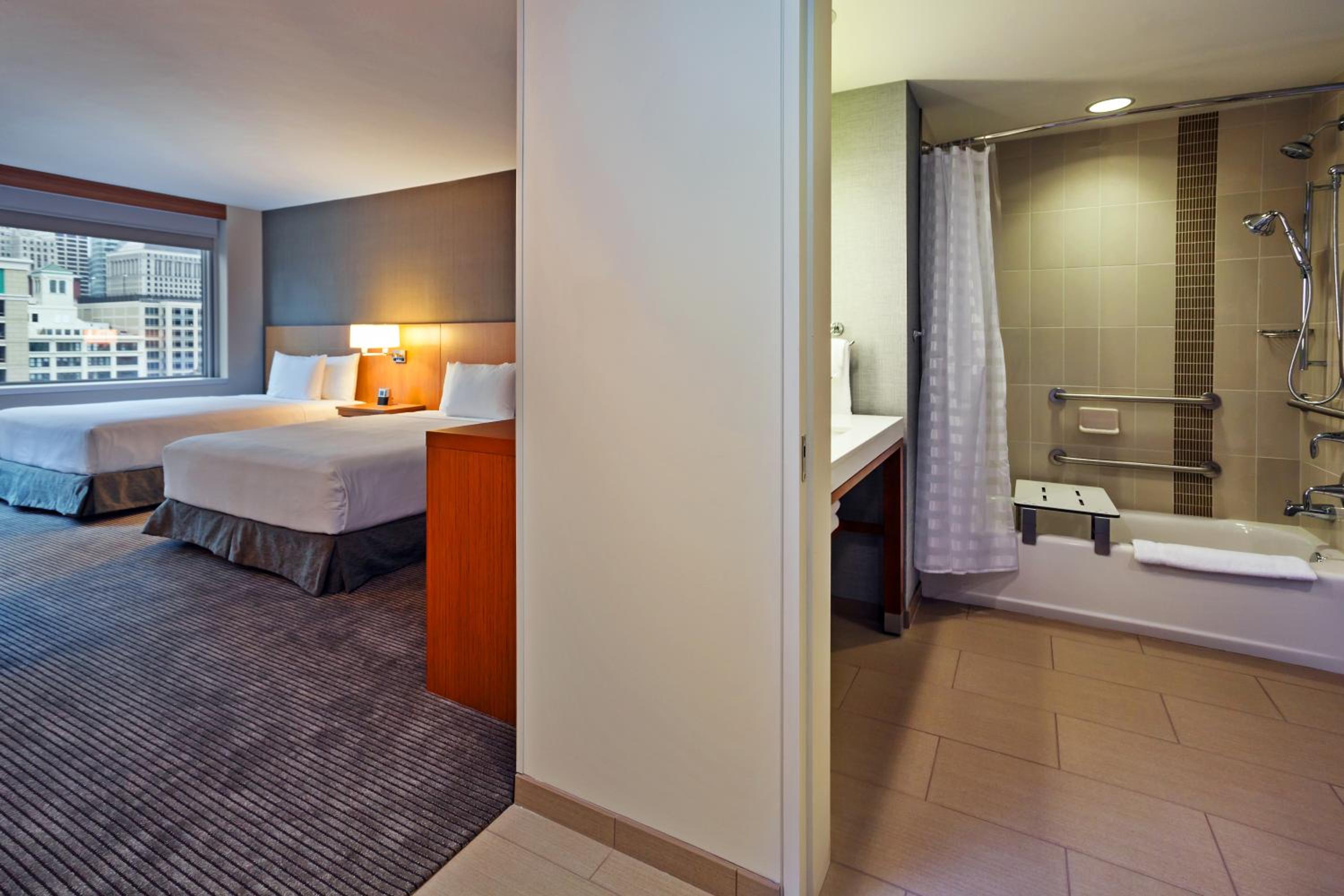 Queen Room with Two Queen Beds, Sofa Bed and Accessible Tub thumbnail 5