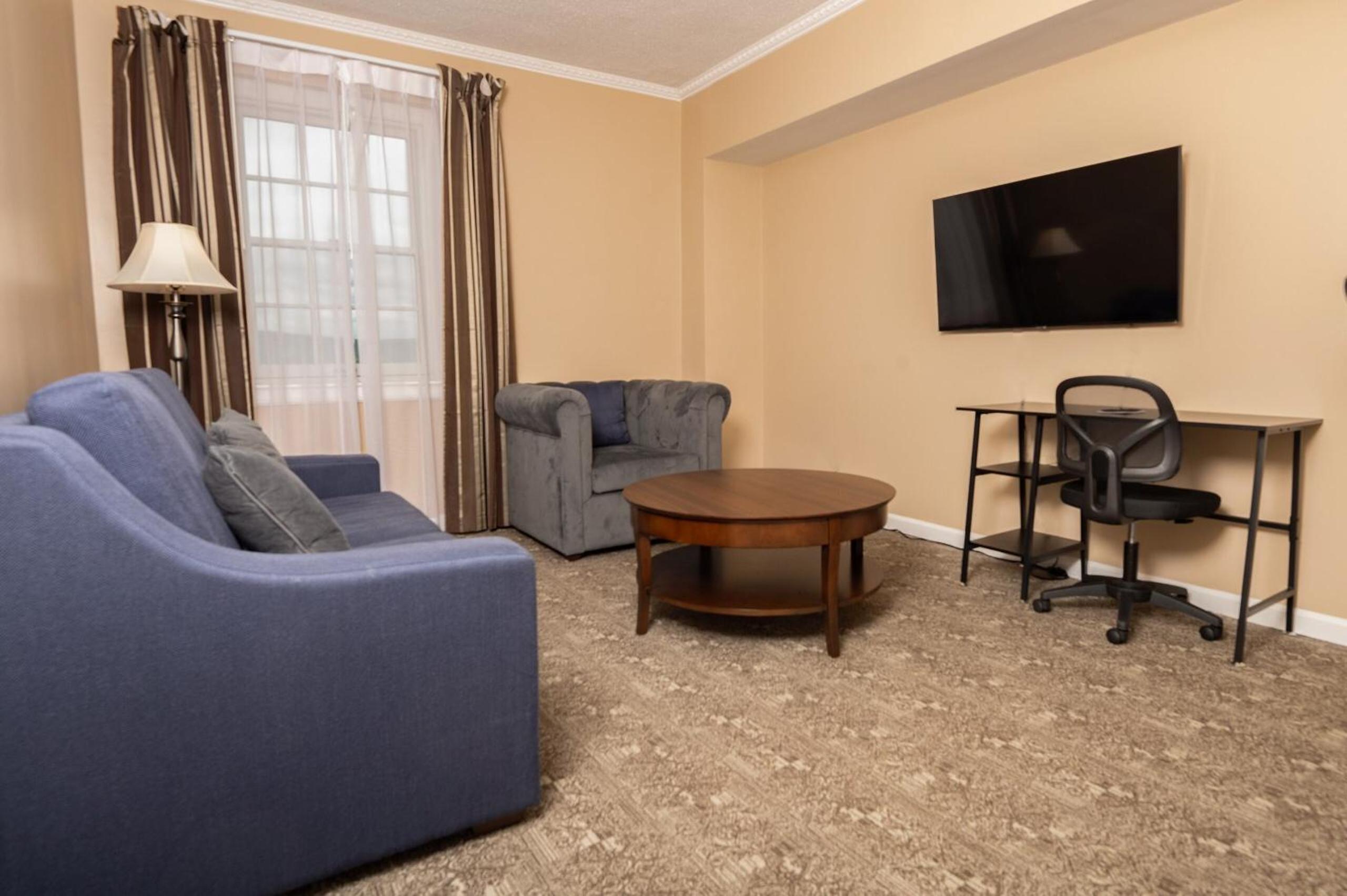 Two-Bedroom Luxury Corner Queen Suite with City View - Non-Smoking