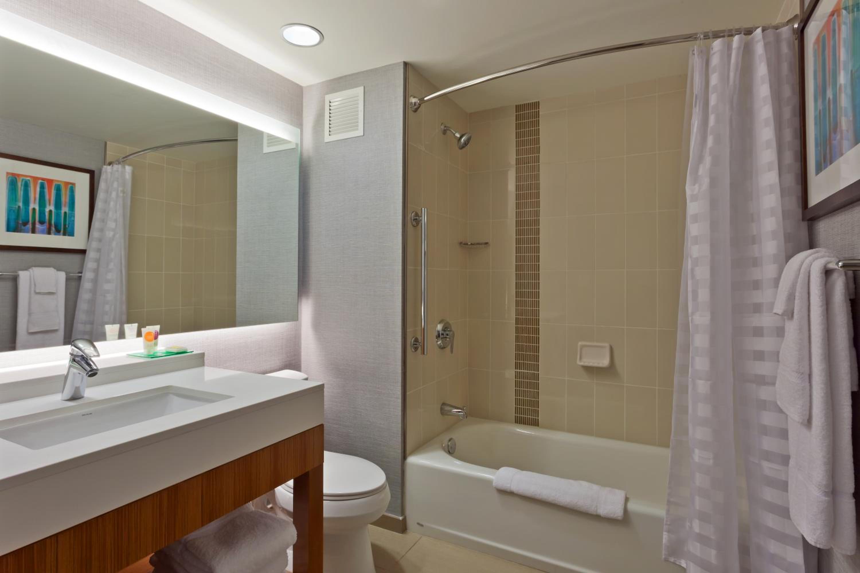 Queen Room with Two Queen Beds, Sofa Bed and Accessible Tub thumbnail 6