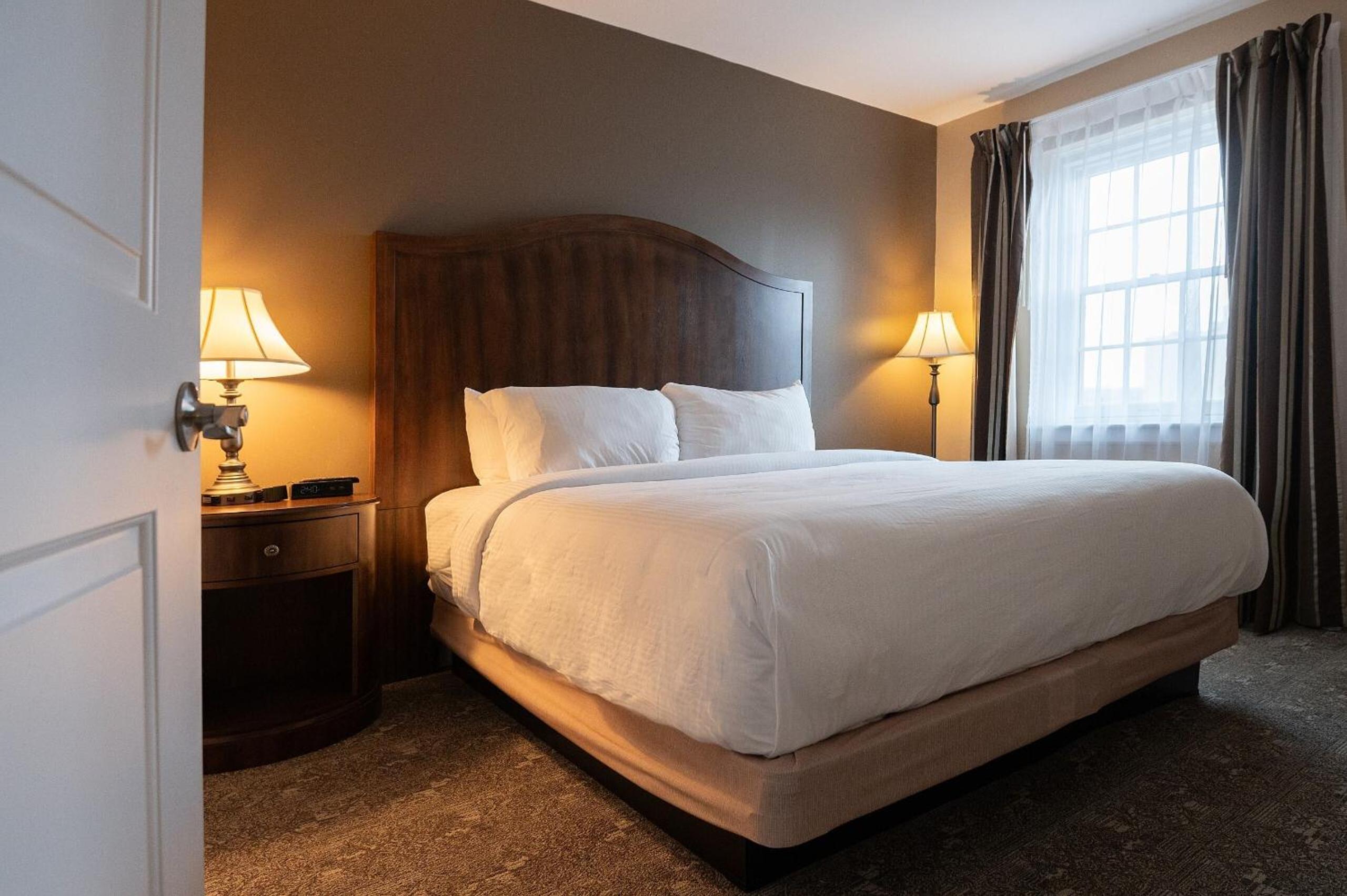 Deluxe King Room - Non-Smoking