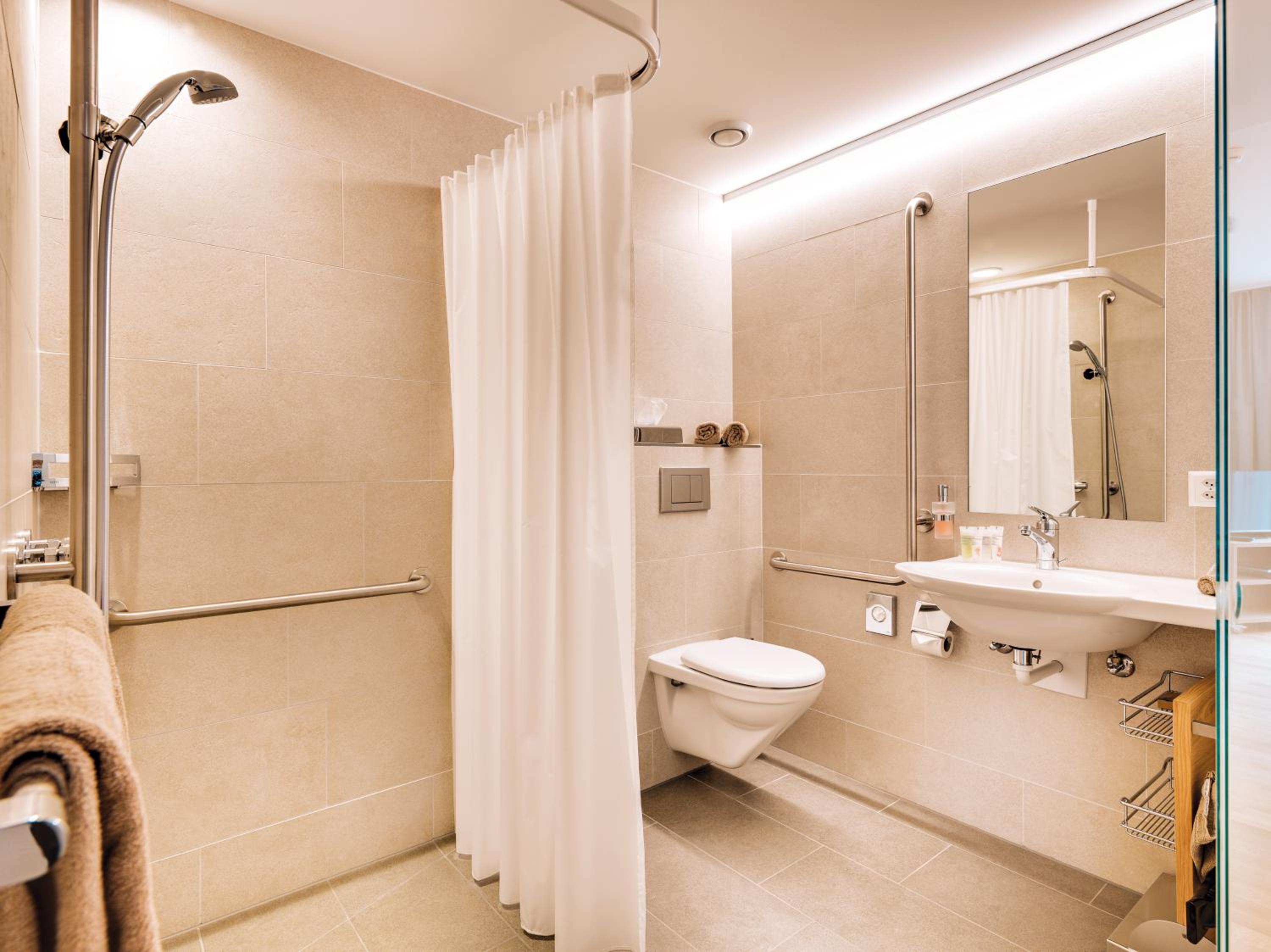 Deluxe Quadruple Room - Disability Access photo 3