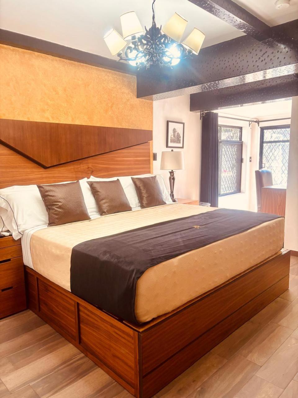 Queen Suite with Pool View