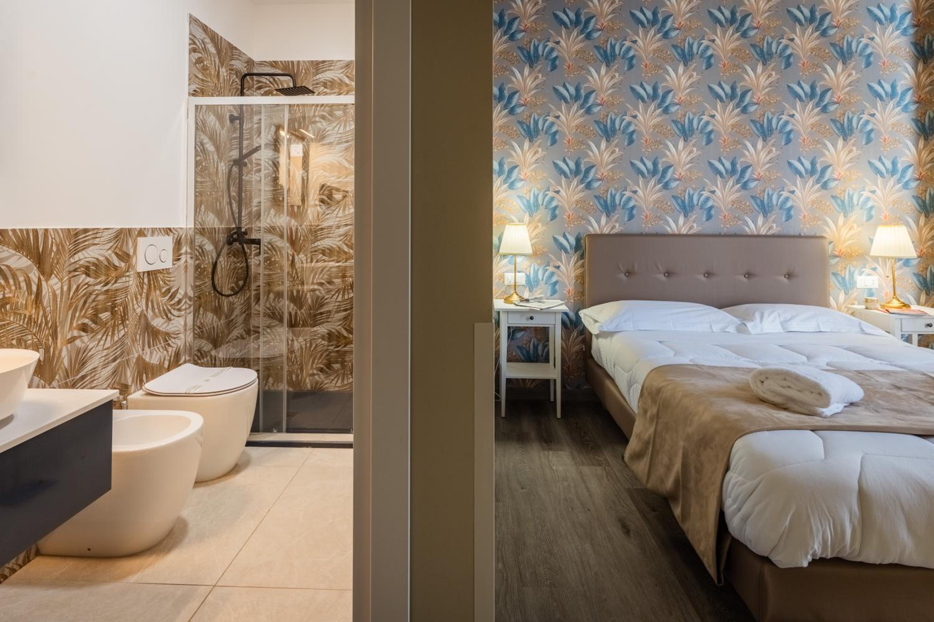 King Room with Balcony photo 3