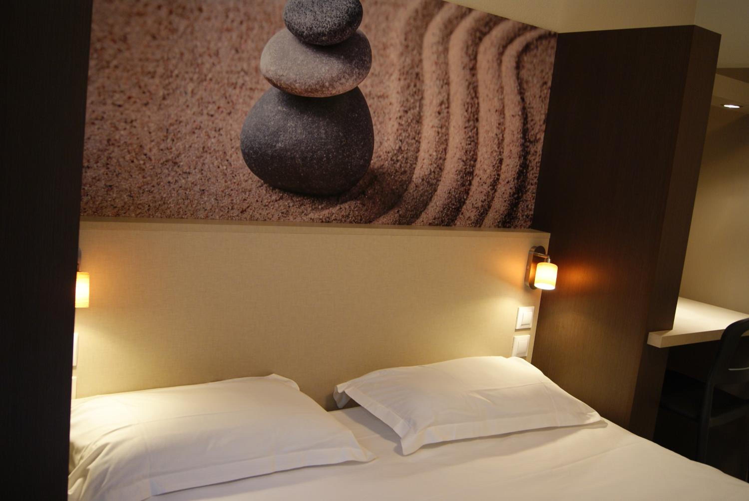 Double Room - Photo 3