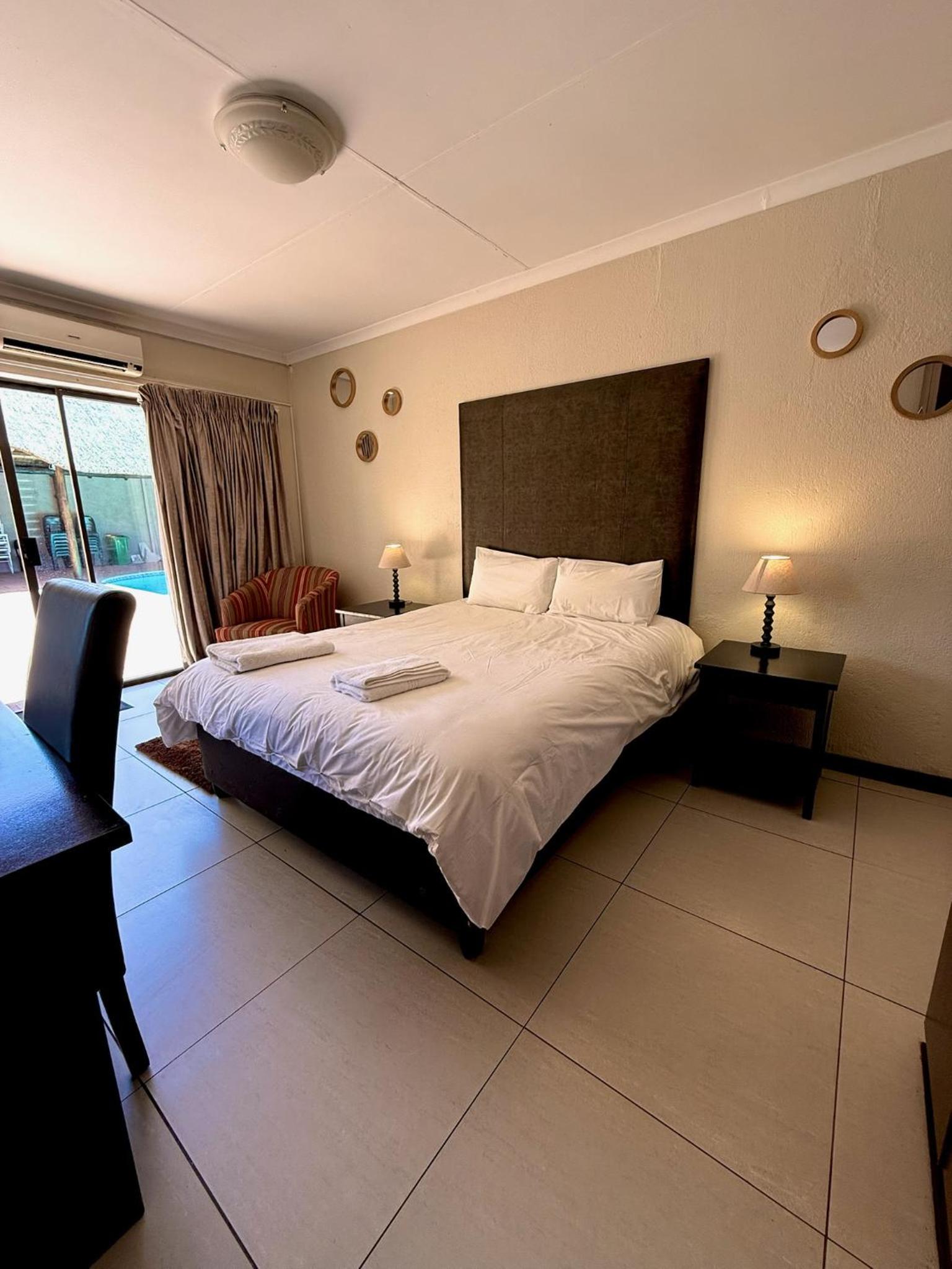 Deluxe Double or Twin Room with Pool View