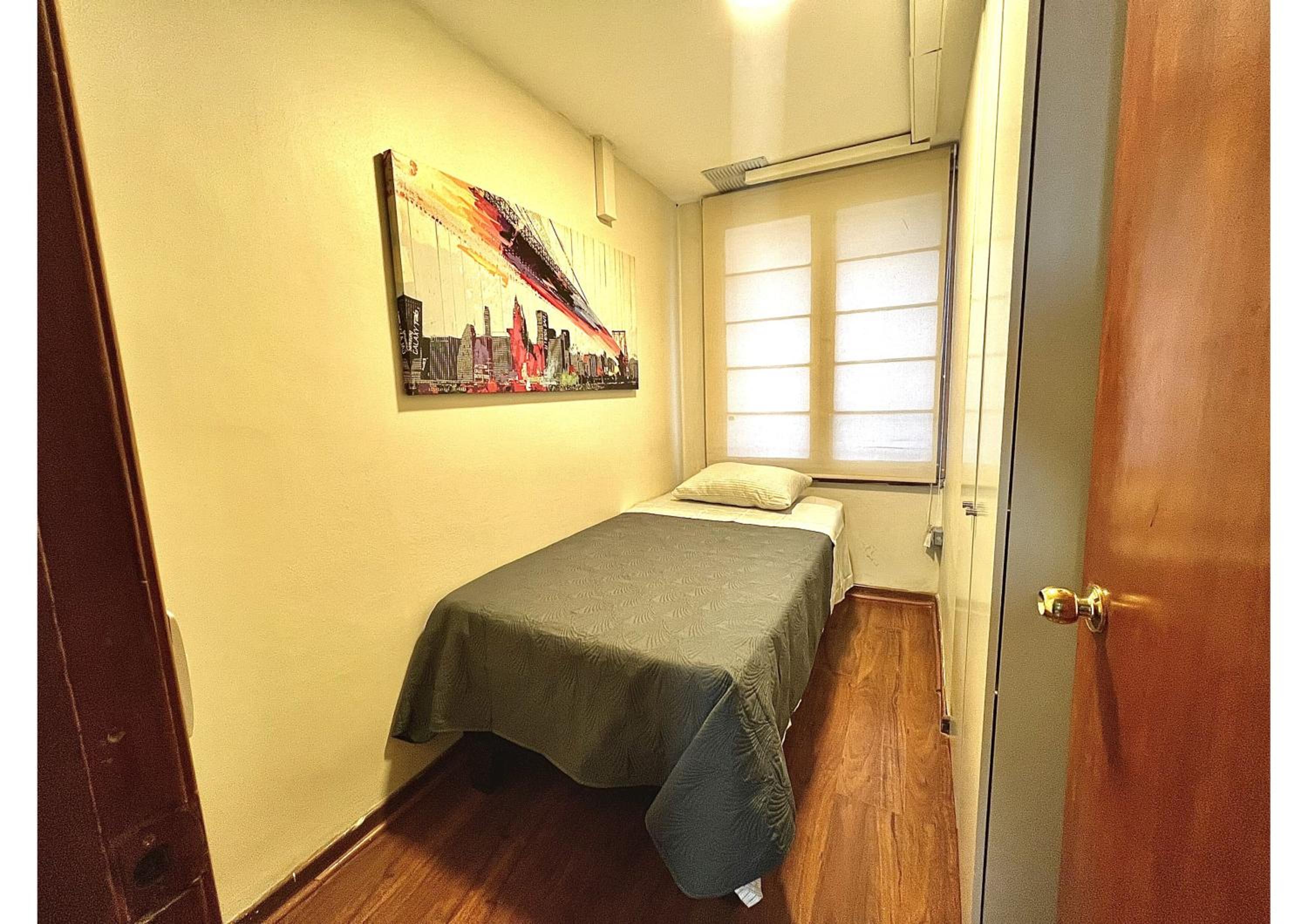 Standard Single Room with Shared Bathroom photo 3