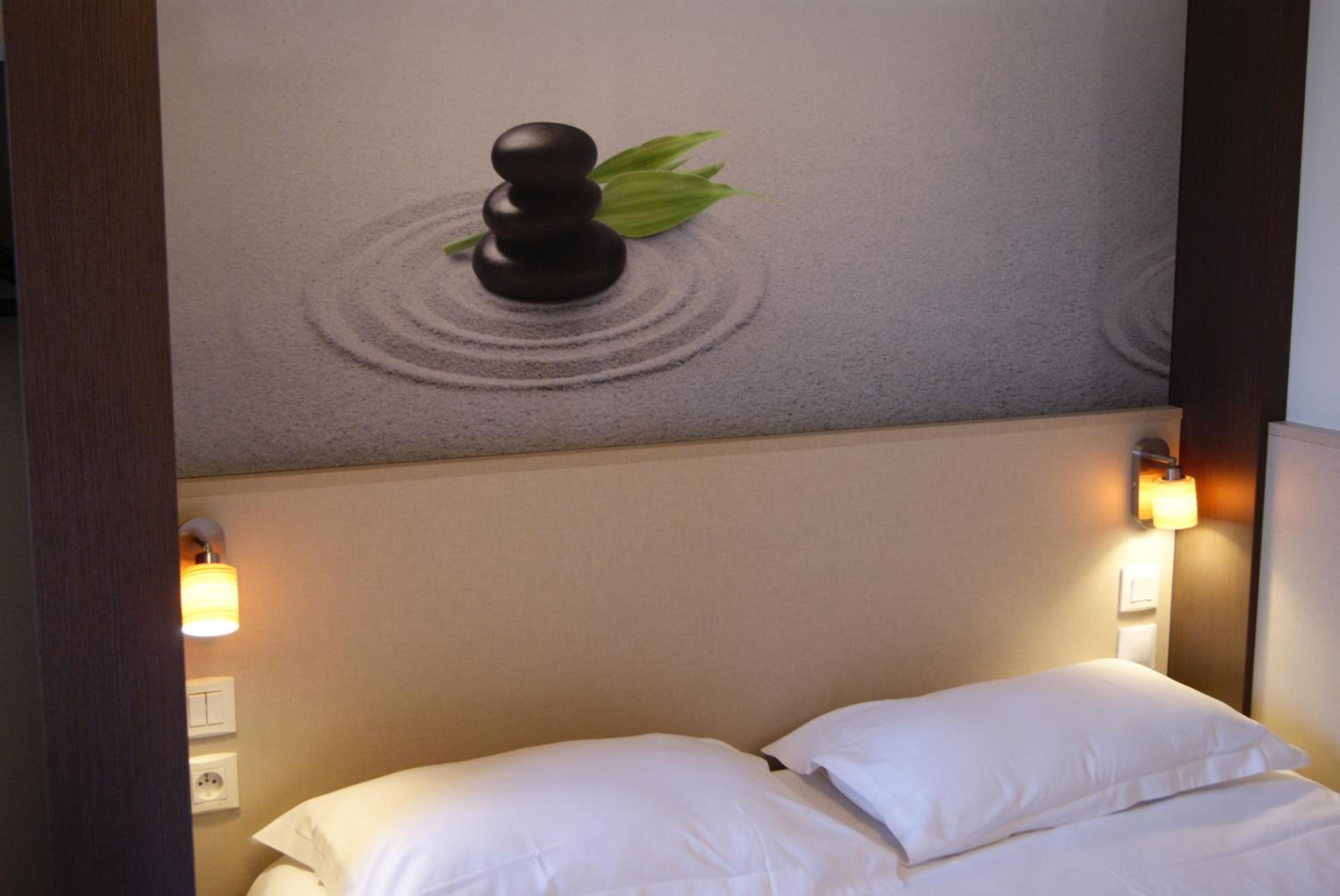 Double Room - Photo 9