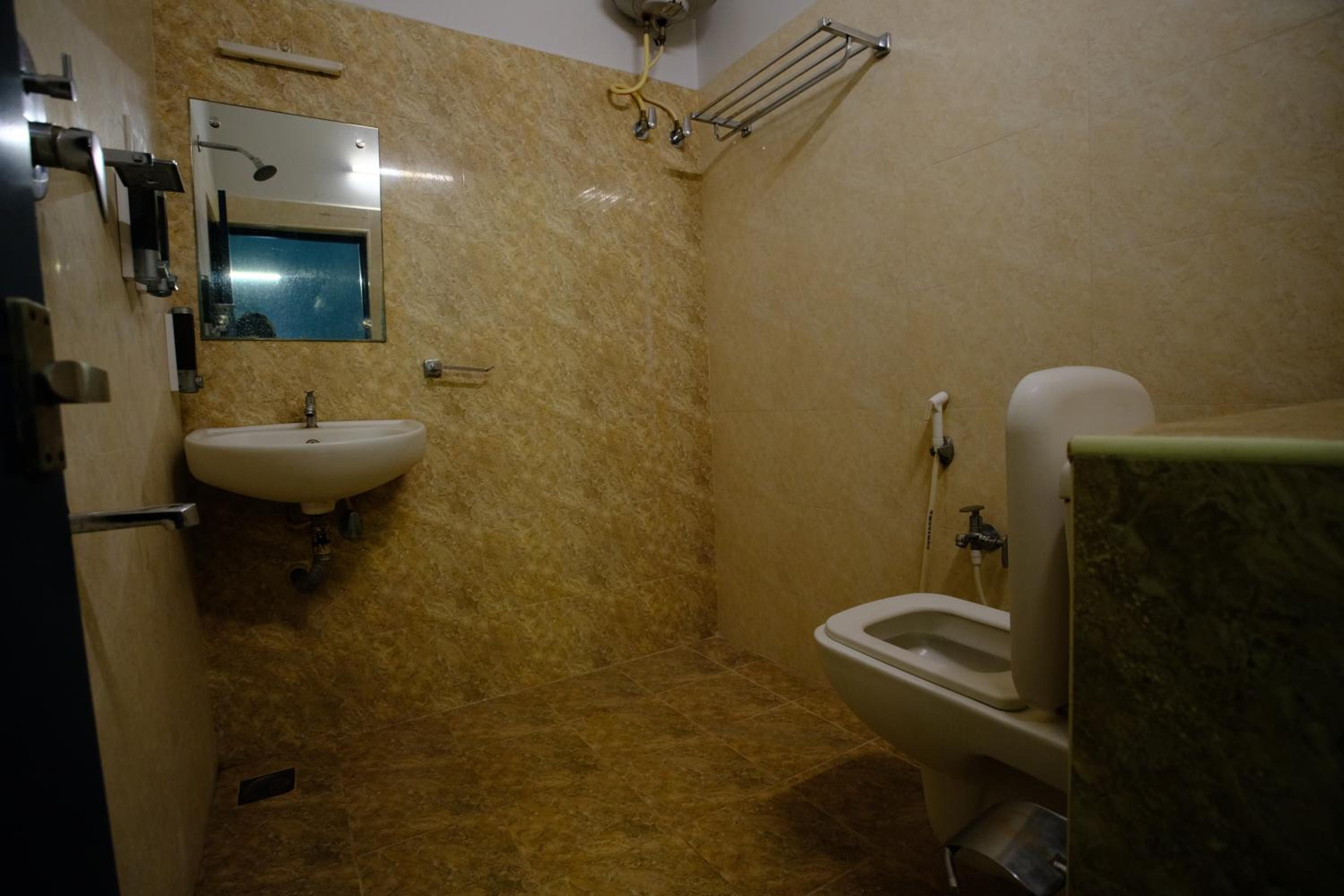 Standard Double Room with Fan - Photo 6