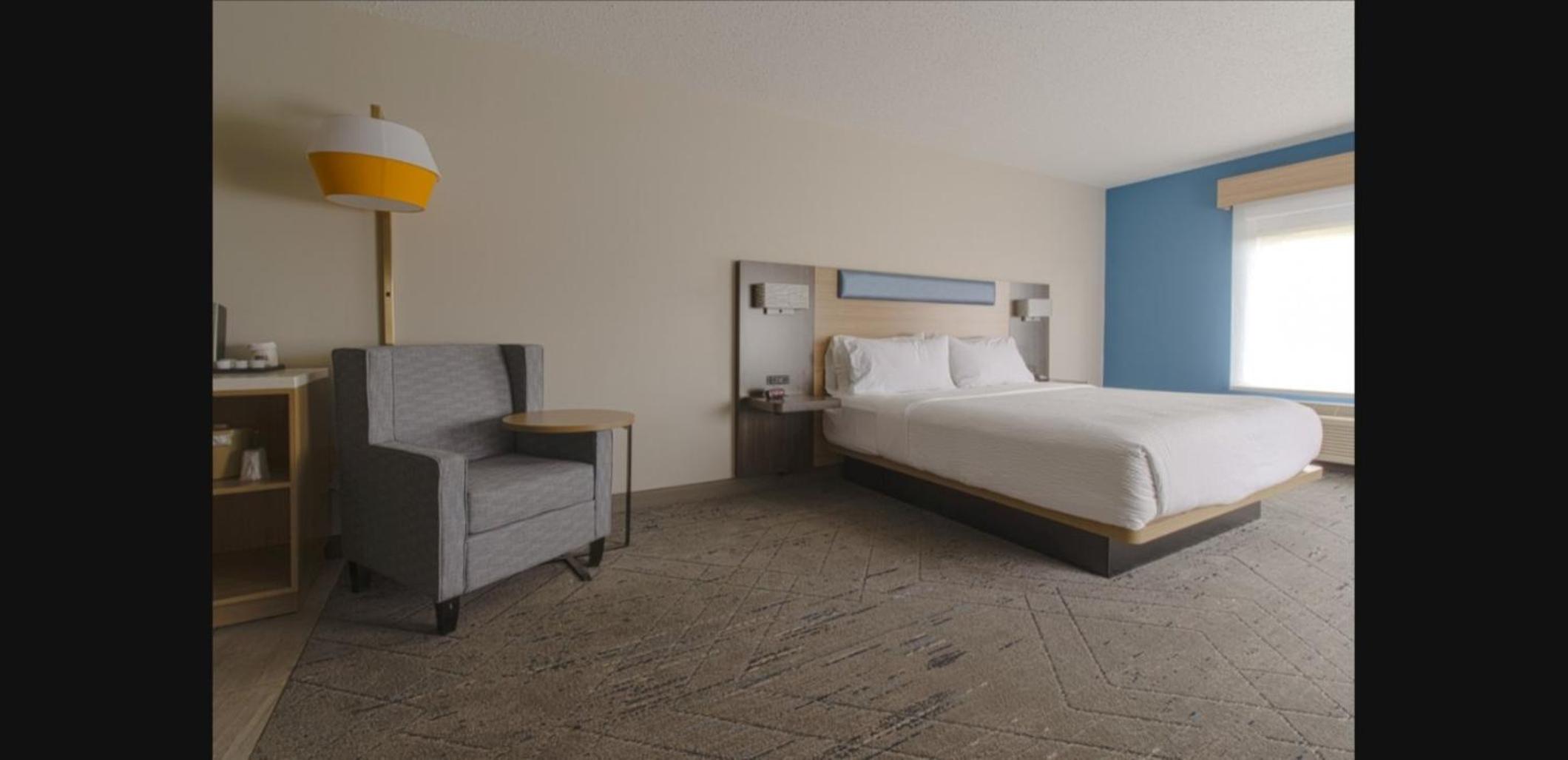 Standard King Room - Photo 8
