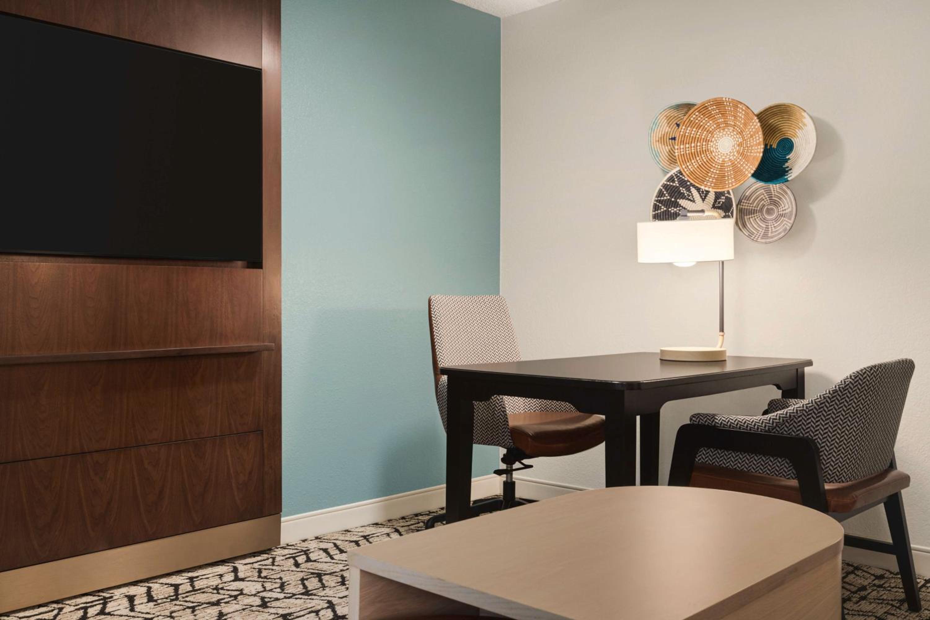 Two-Room Premium King Suite - Photo 6