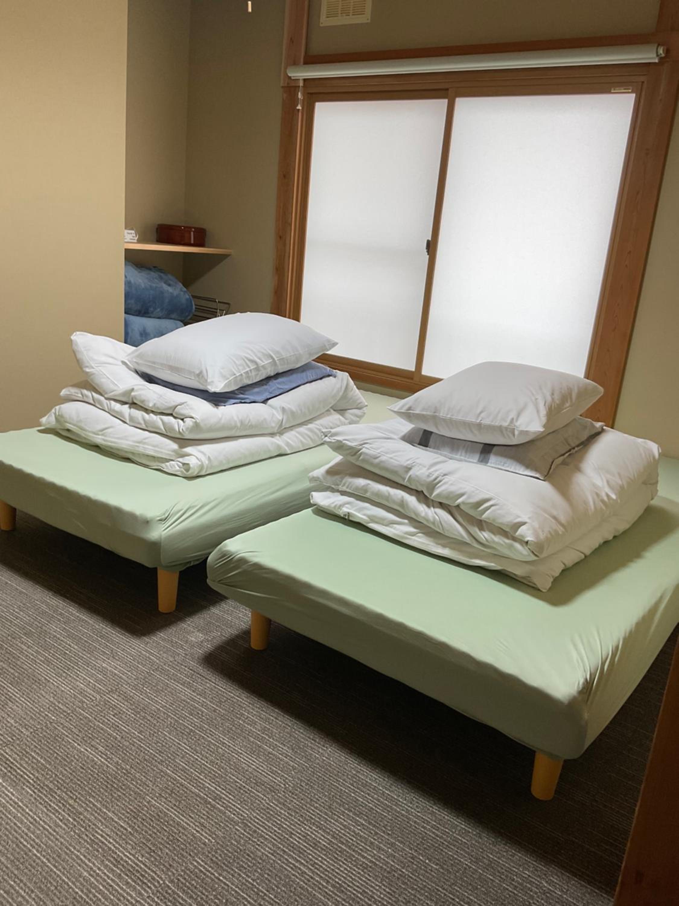 Twin Room with Shared Bathroom photo 2