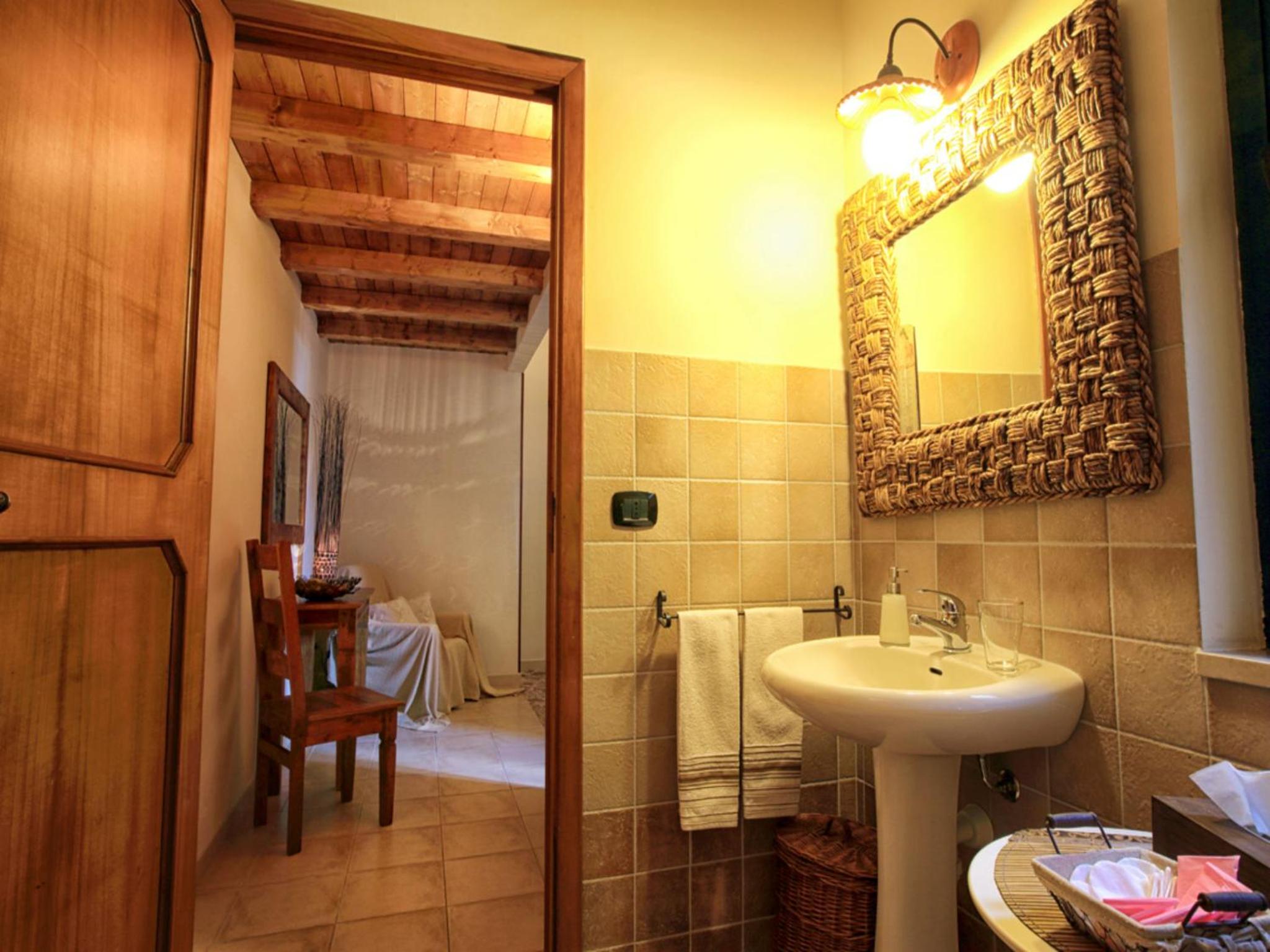 Deluxe Double or Twin Room photo 3