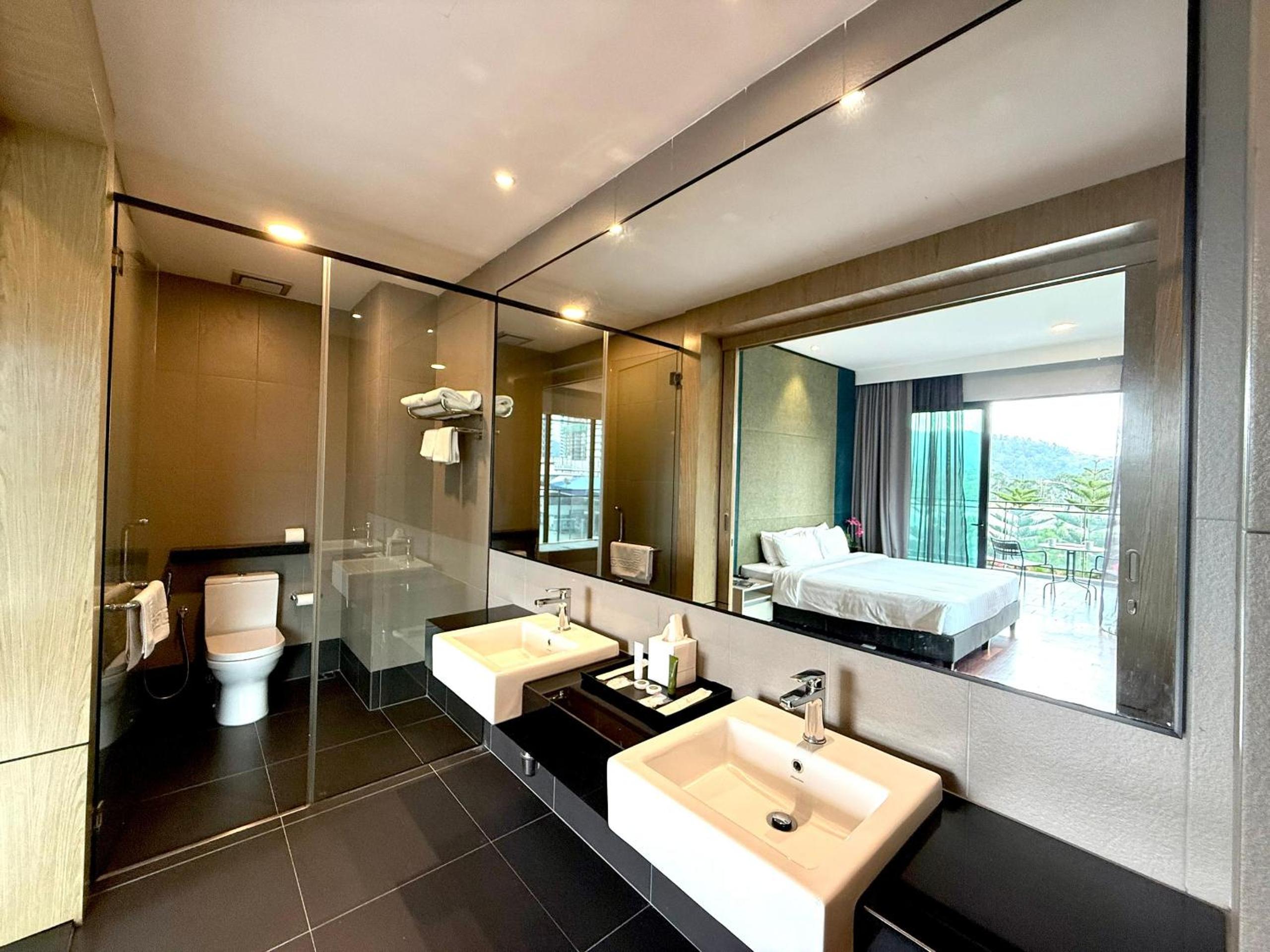 Executive Suite - Photo 1