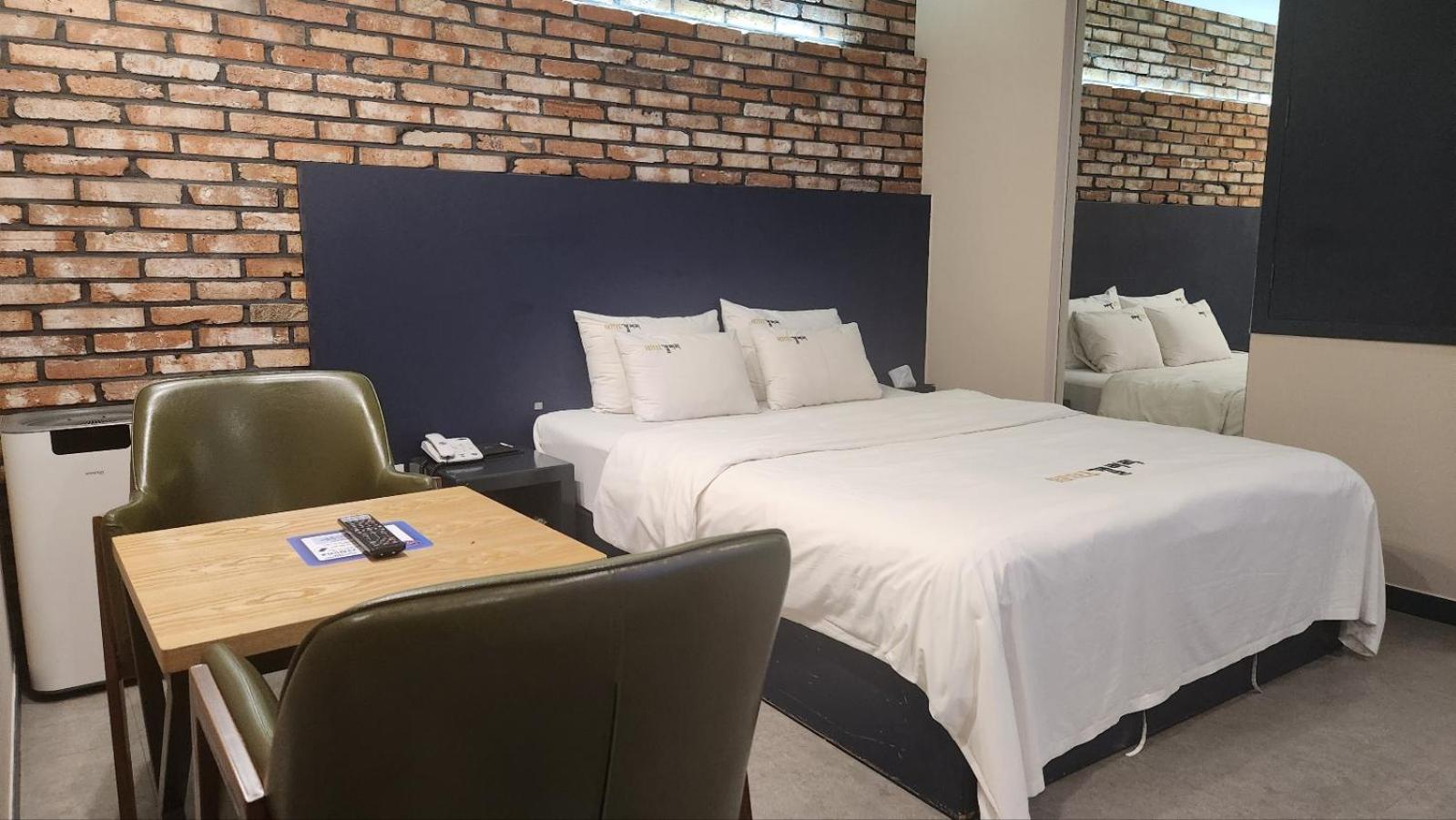 Deluxe Queen Room