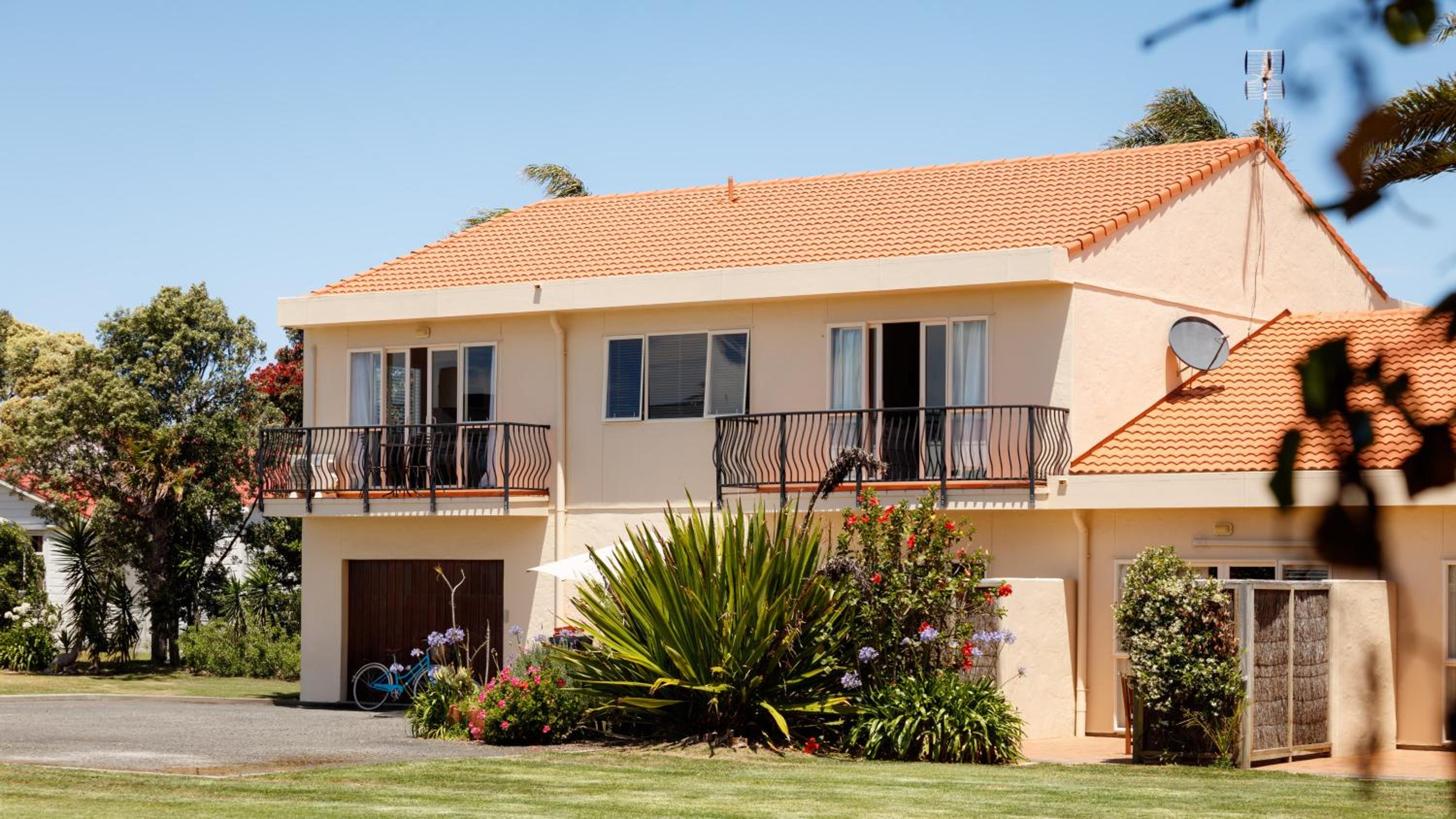 Queen Room with Balcony - Photo 1