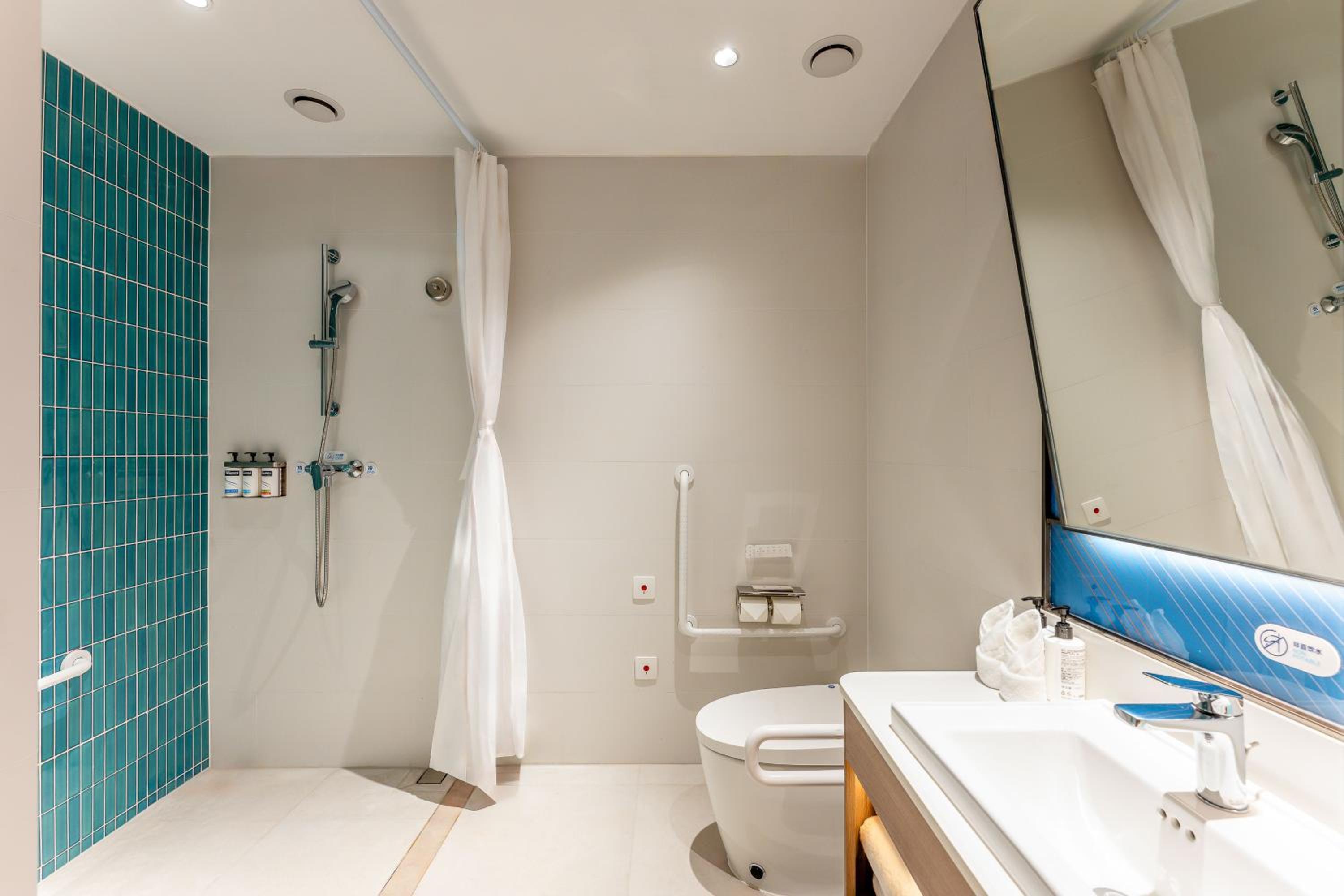 Standard Queen Room - Accessible