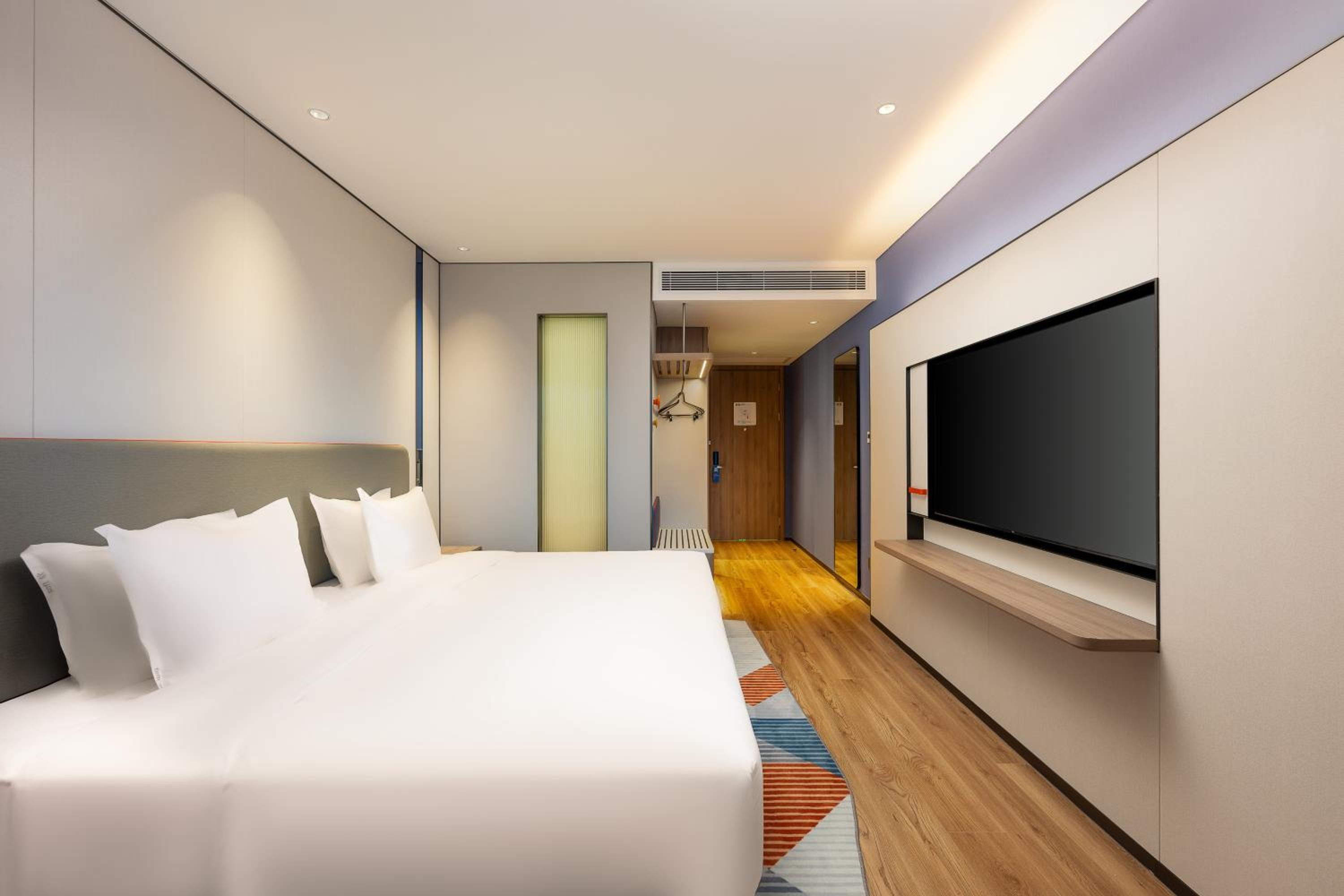 Standard Double Room with Two Double Beds and City View