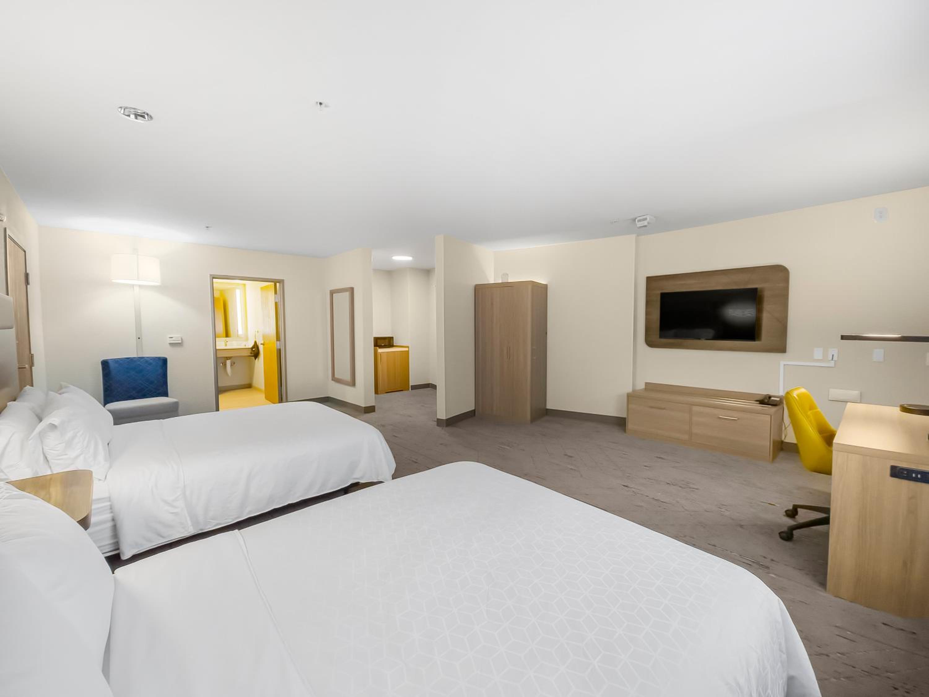 Standard Room with Two Queen Beds - Photo 1