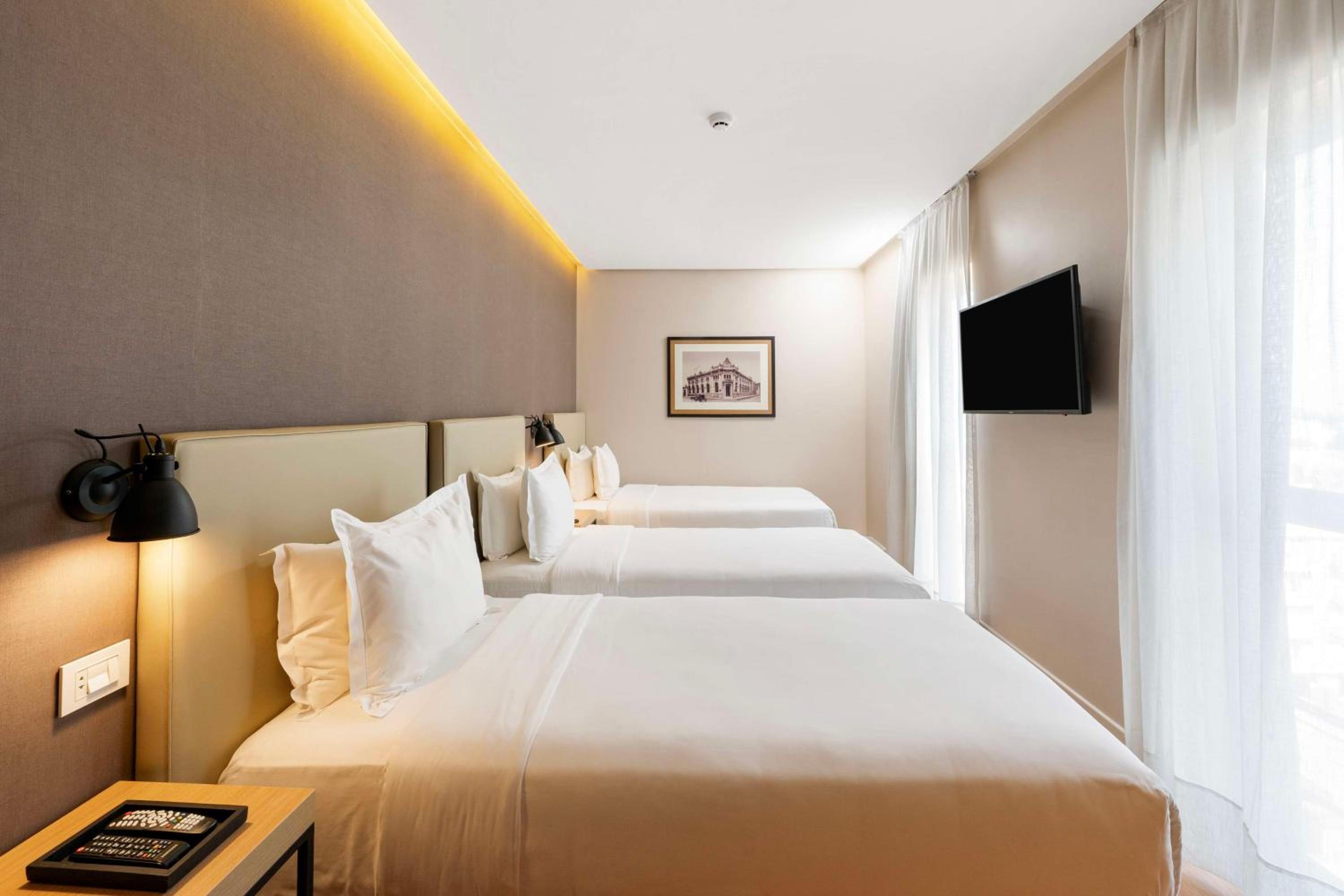 Flexible Room with Three Twin Beds