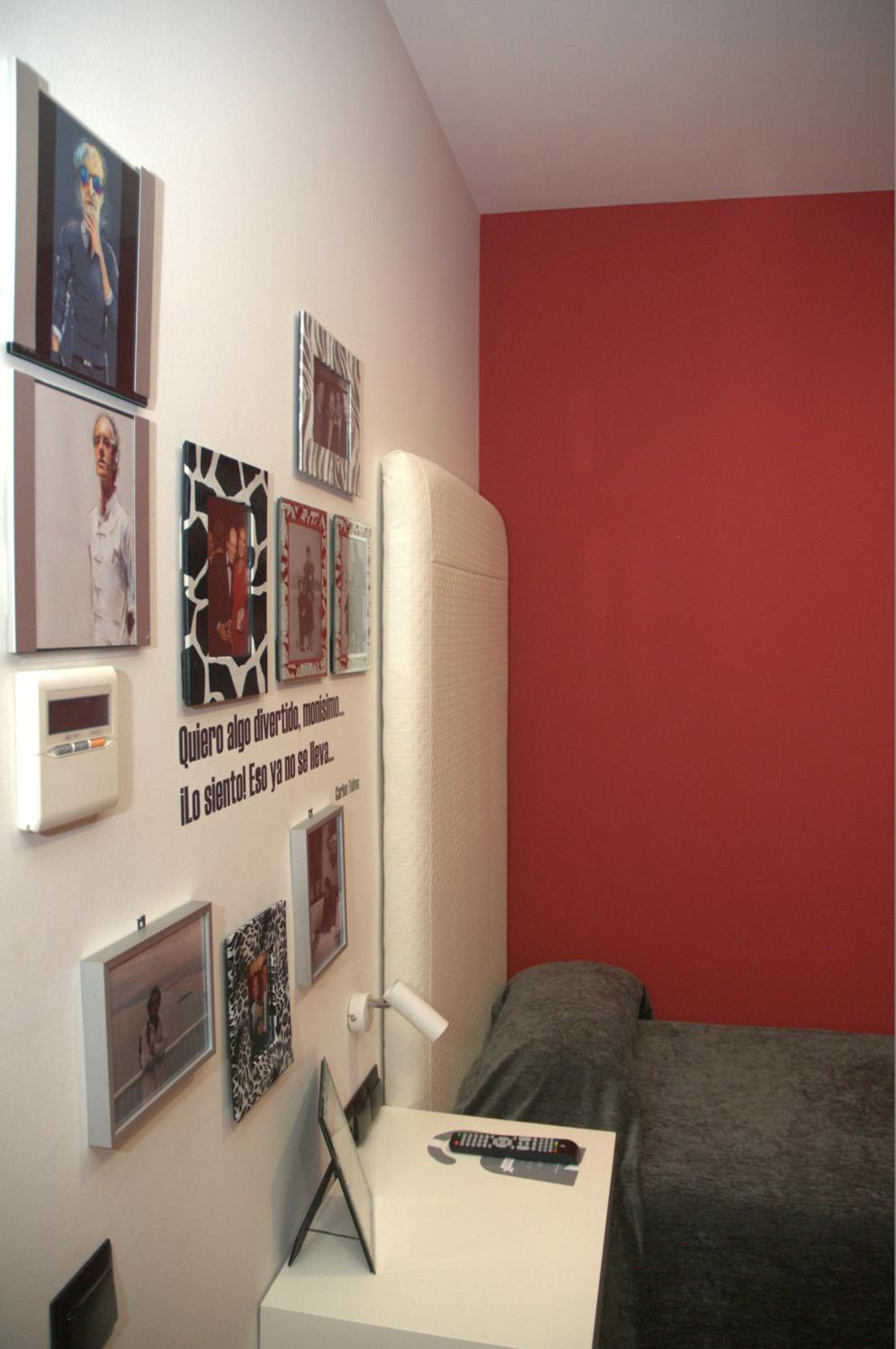 Single Room with Private Bathroom - Photo 1