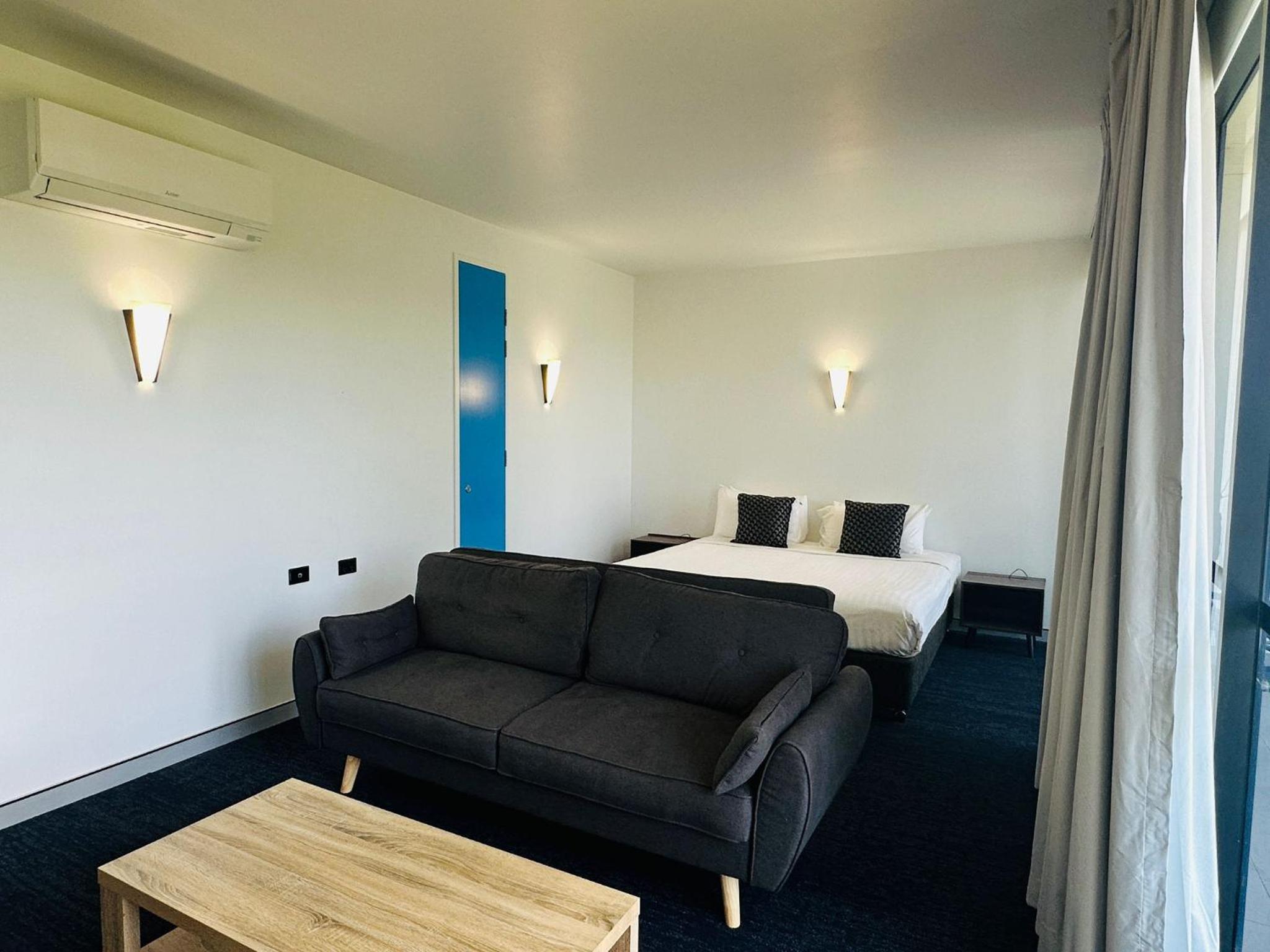 Executive Suite - Photo 3