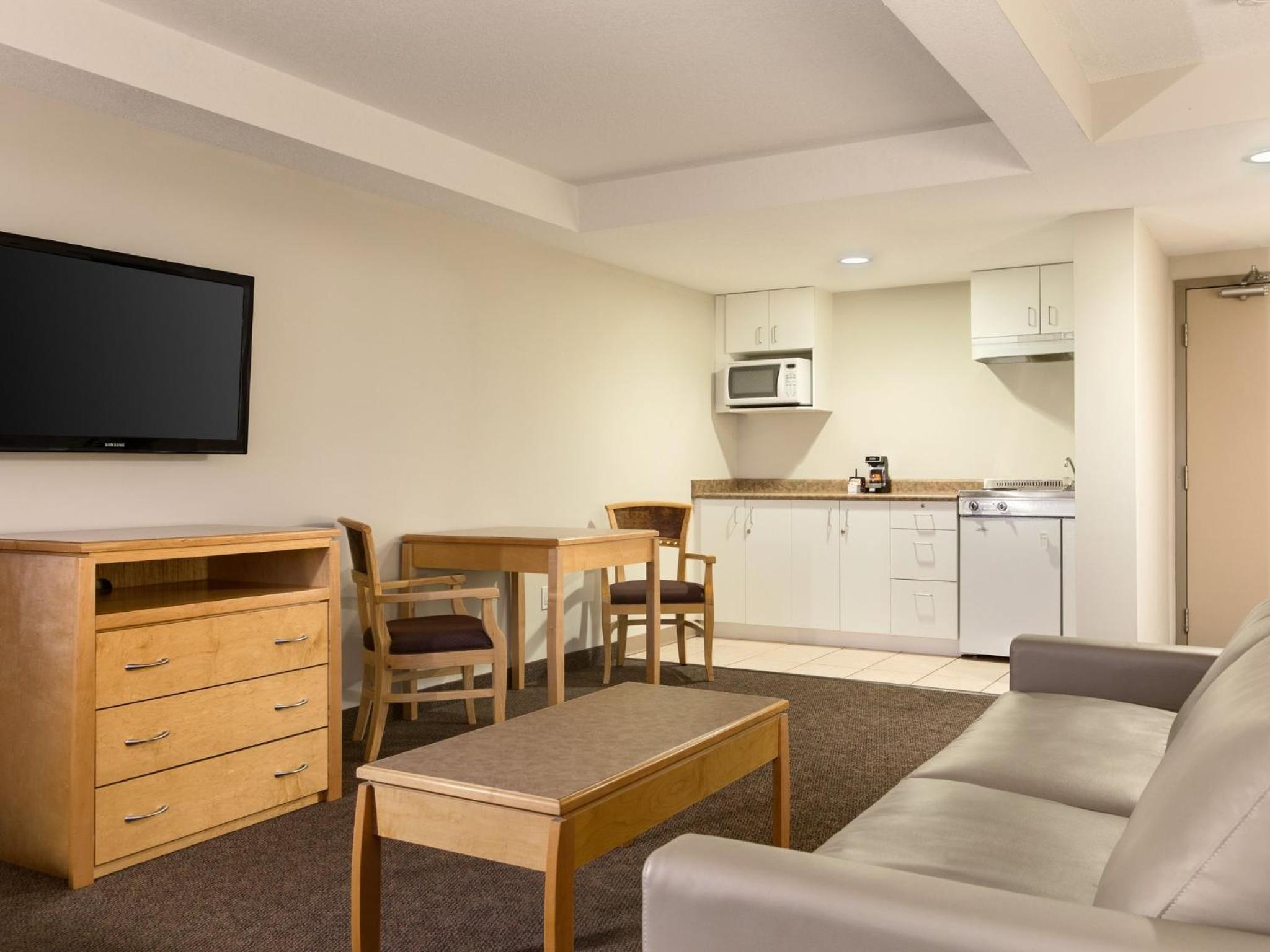 Studio Suite with Two Queen Beds - Non-Smoking - Photo 2