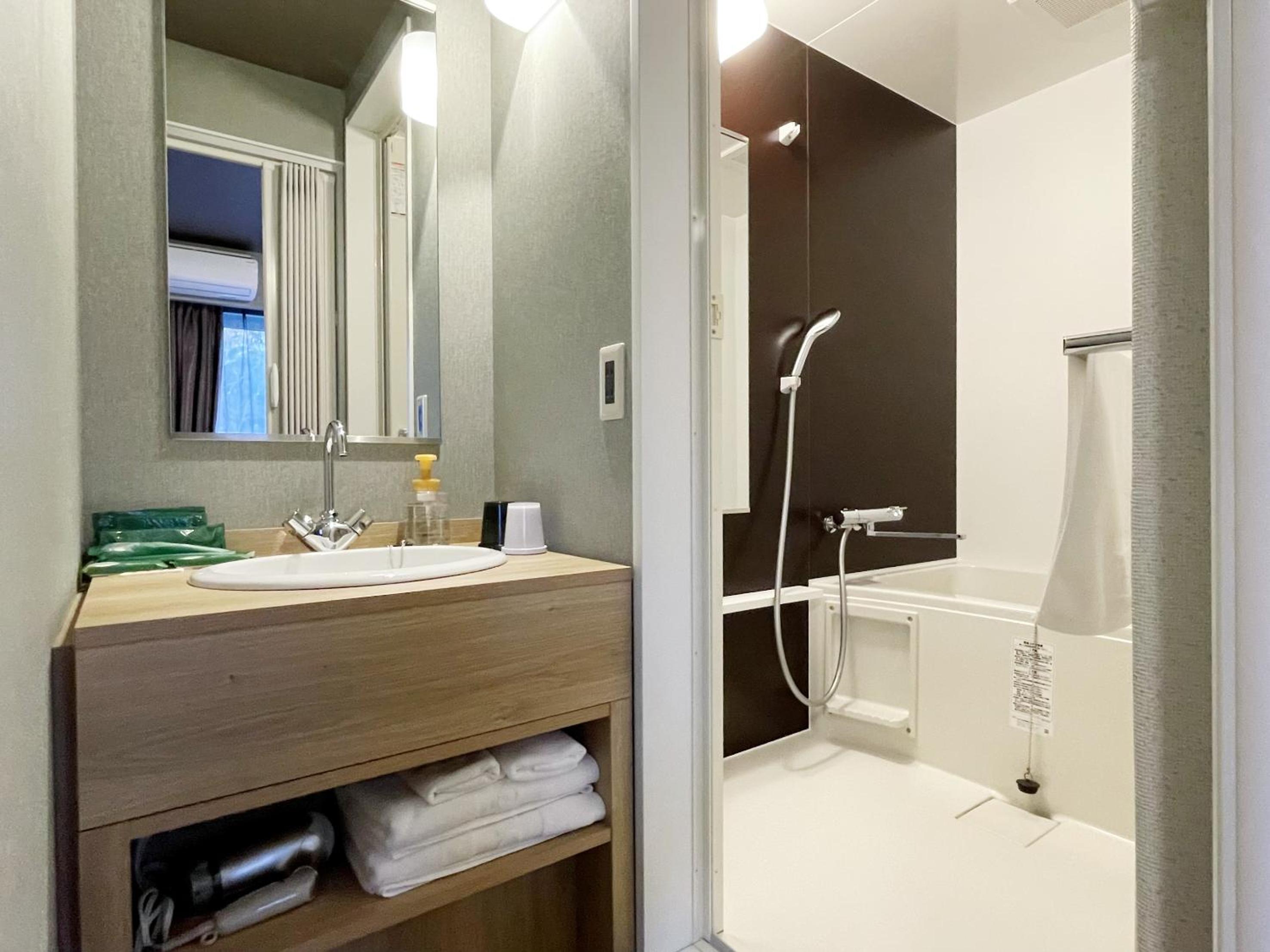 Deluxe Twin Room - Non-Smoking photo 2