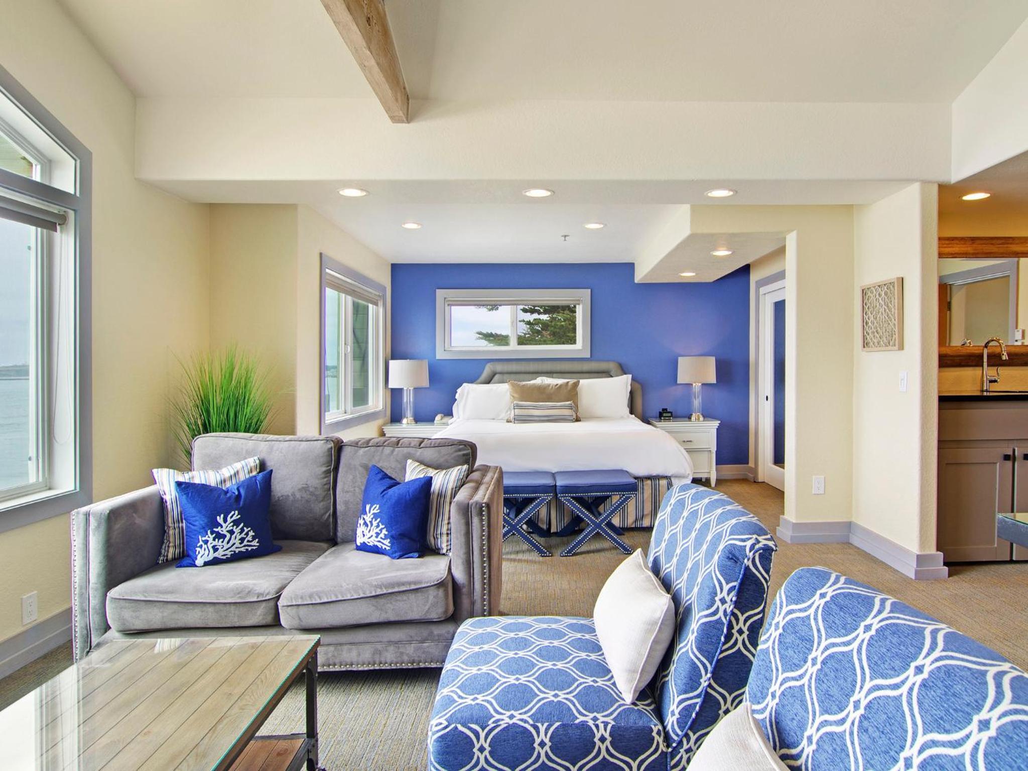 Premium King Suite photo 2