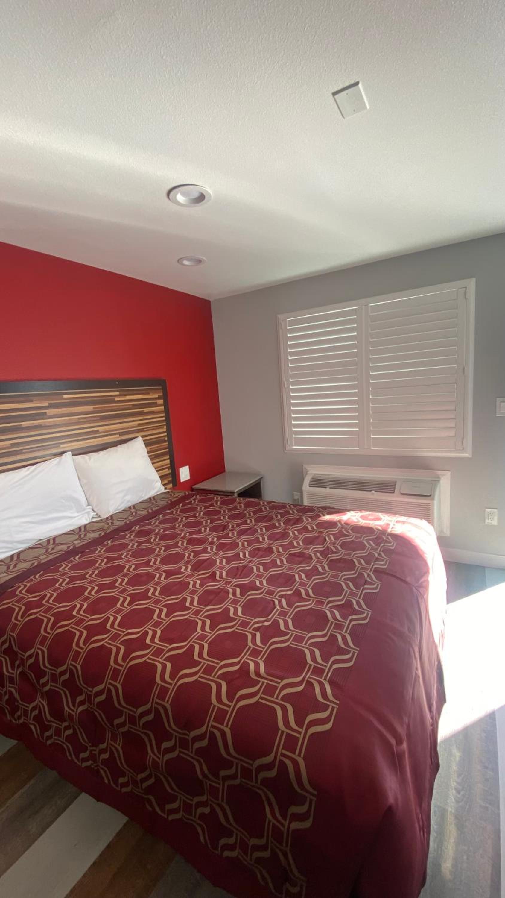 Standard Queen Room - Photo 9