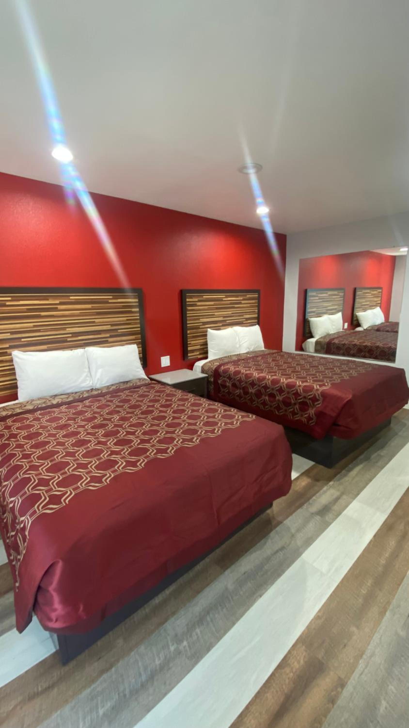 Standard Queen Room - Photo 11