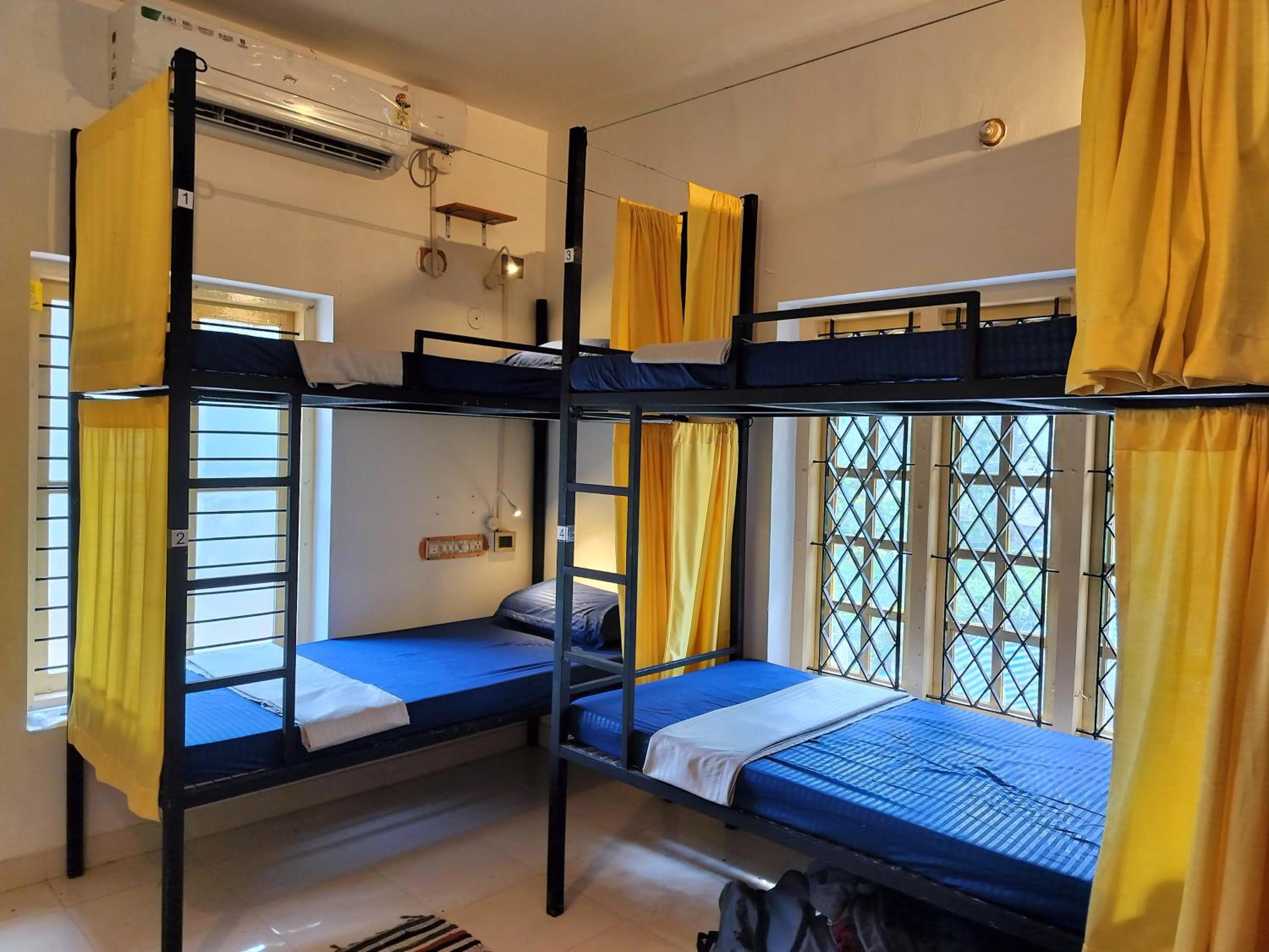Bed in 6-Bed Mixed Dormitory Room photo 2