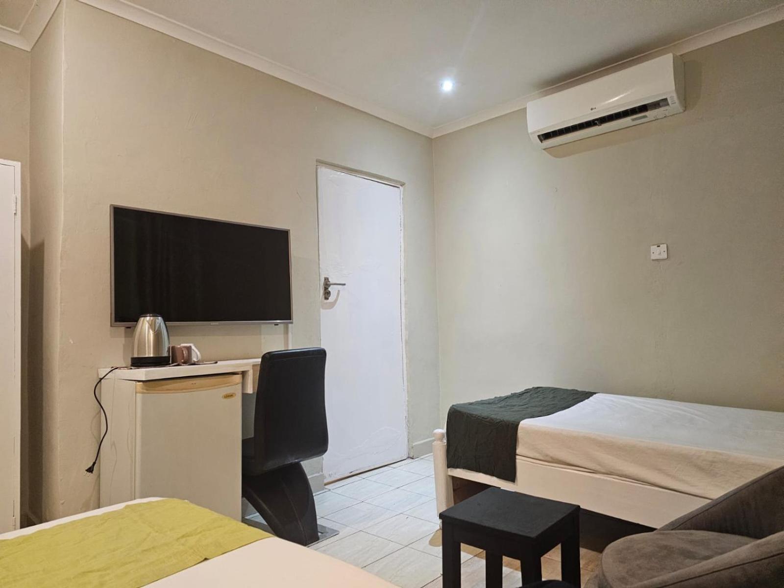 Double or Twin Room photo 3