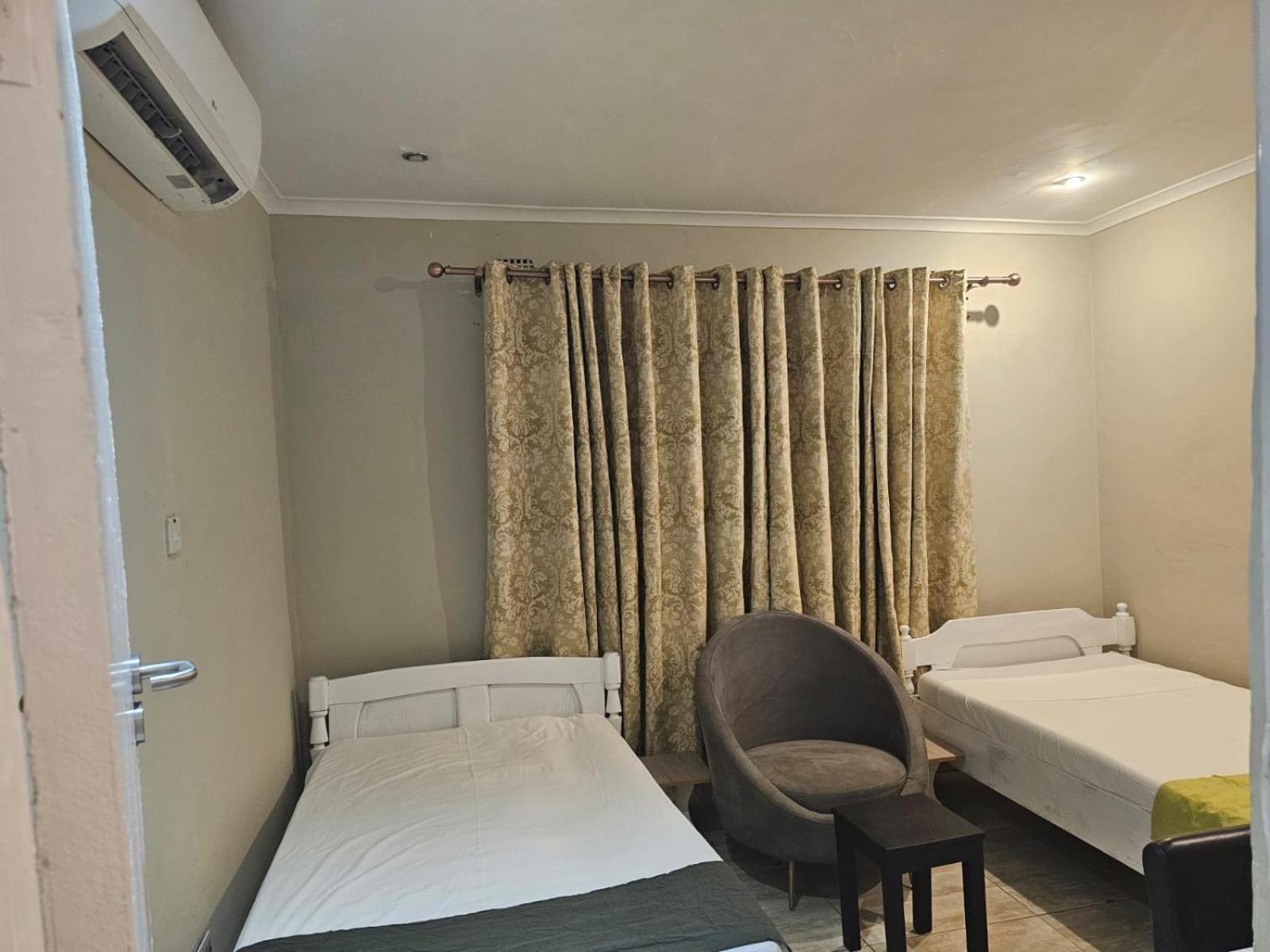 Double or Twin Room photo 2