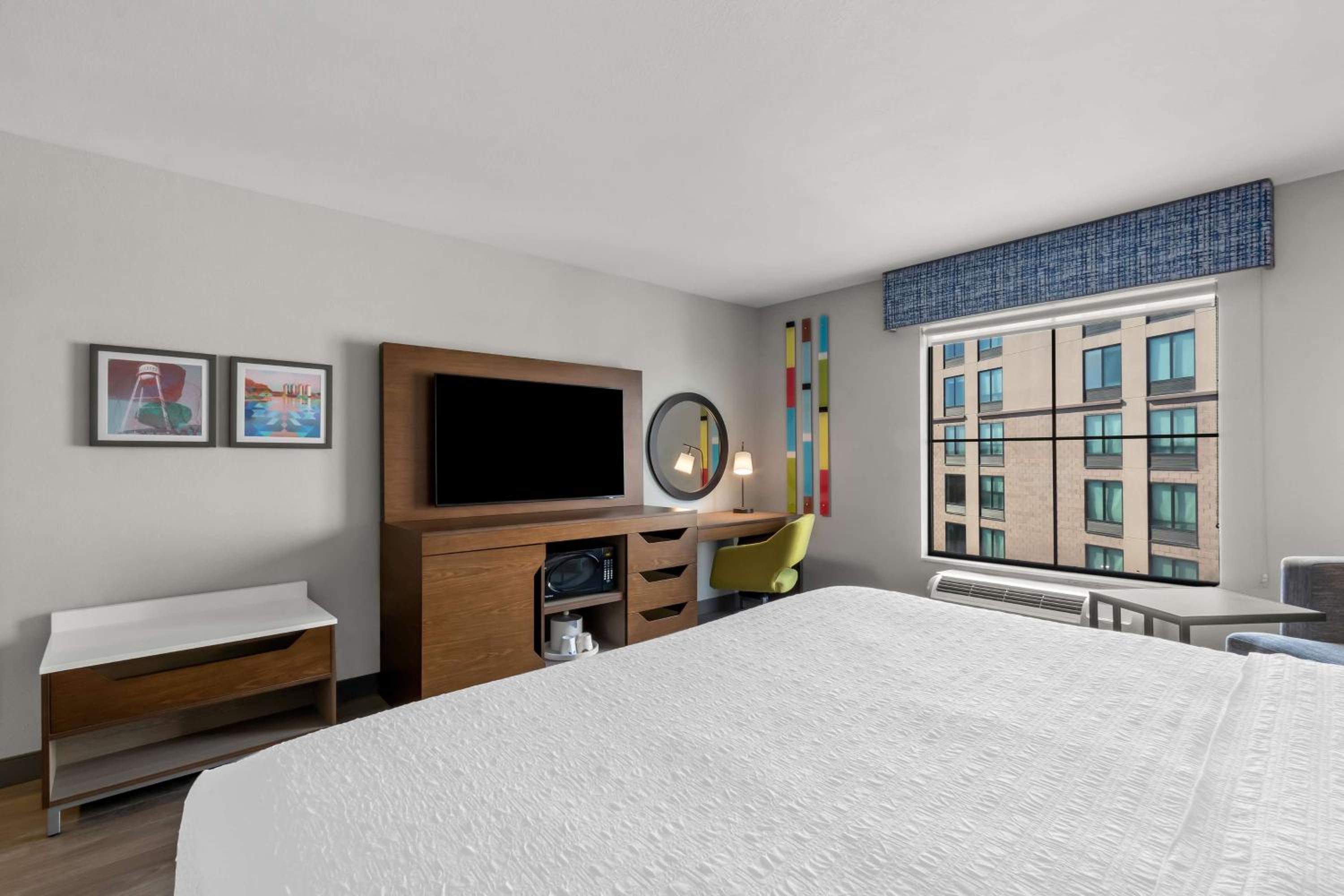 King Room - Hearing Access/Non-Smoking - Photo 2