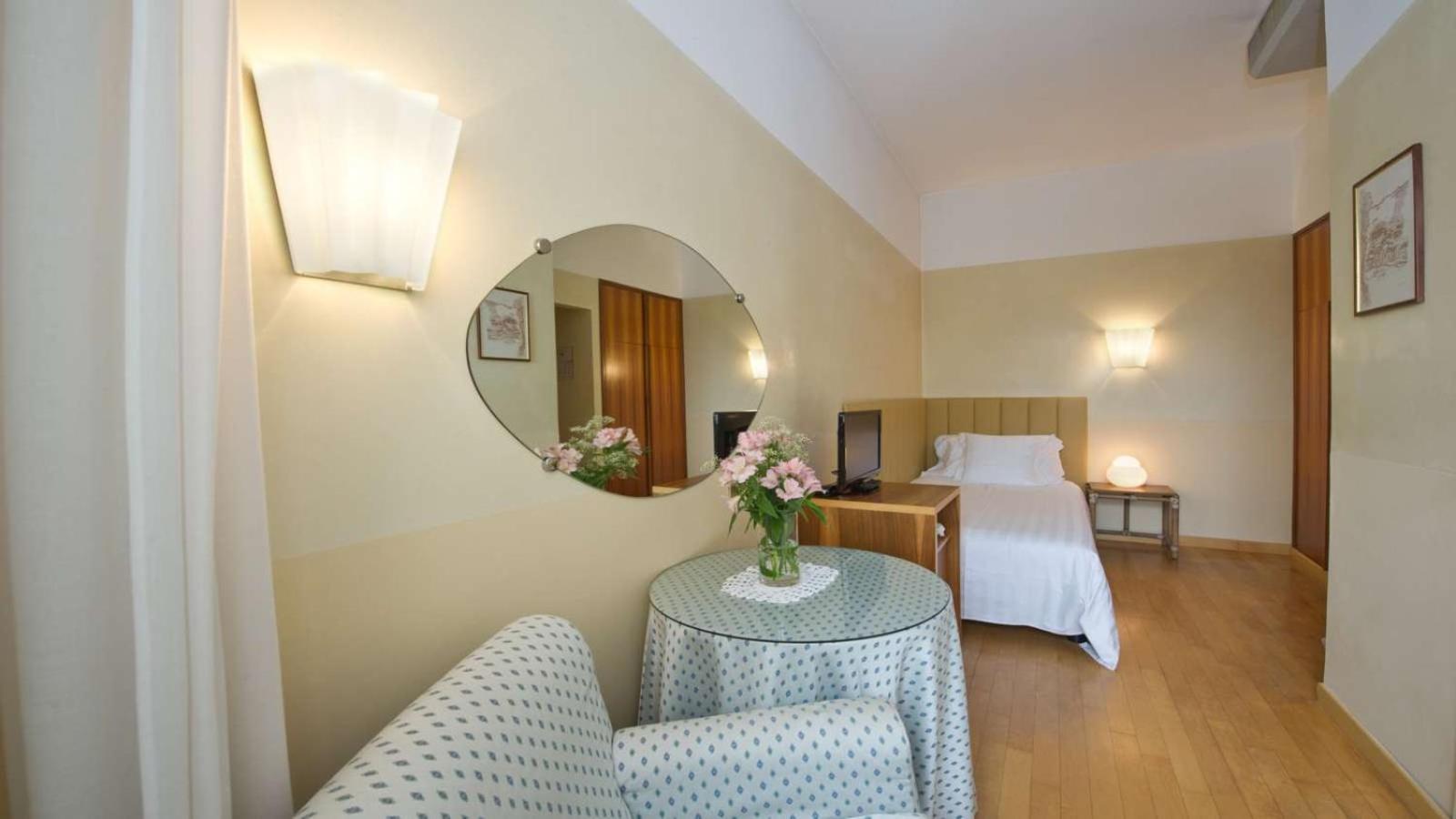 Single Room photo 2