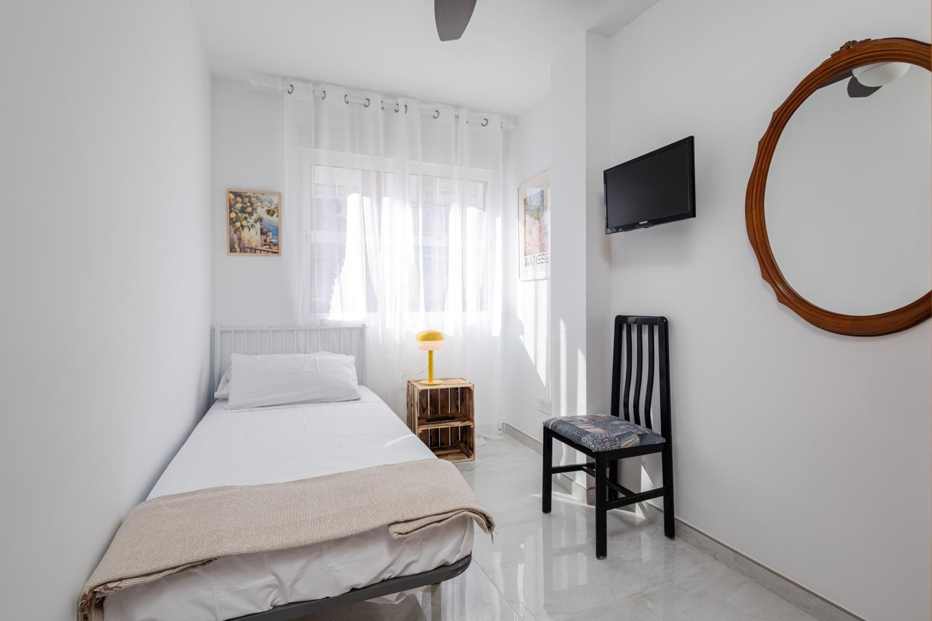Single Room with Shared Bathroom