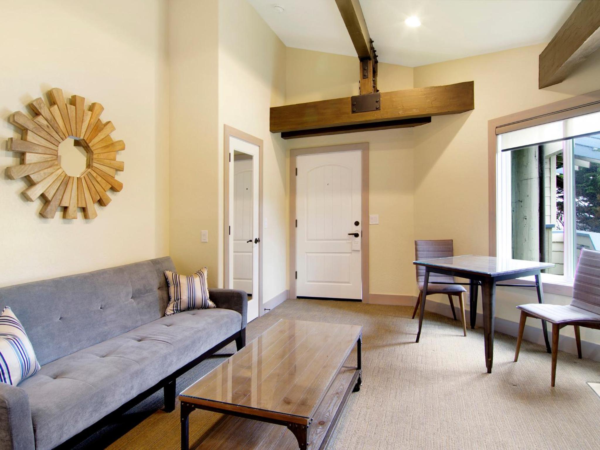 Queen Suite with Partial Ocean View - Photo 2